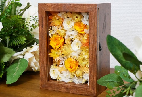 Wood Framed preserved flower arrangement　mini*Yellow(ウッドフレーム入りアレンジメント＊プリザーブドフラワー)