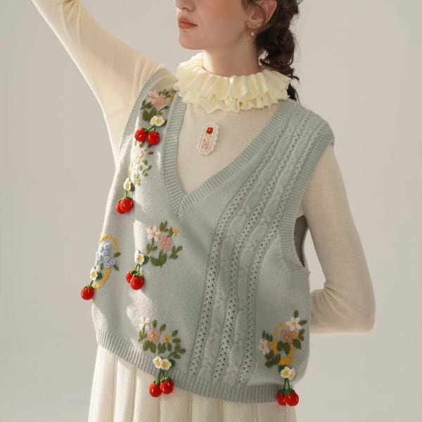 2color】苺と花咲く夢の編み物ベスト 《Y0380》 | toffee story