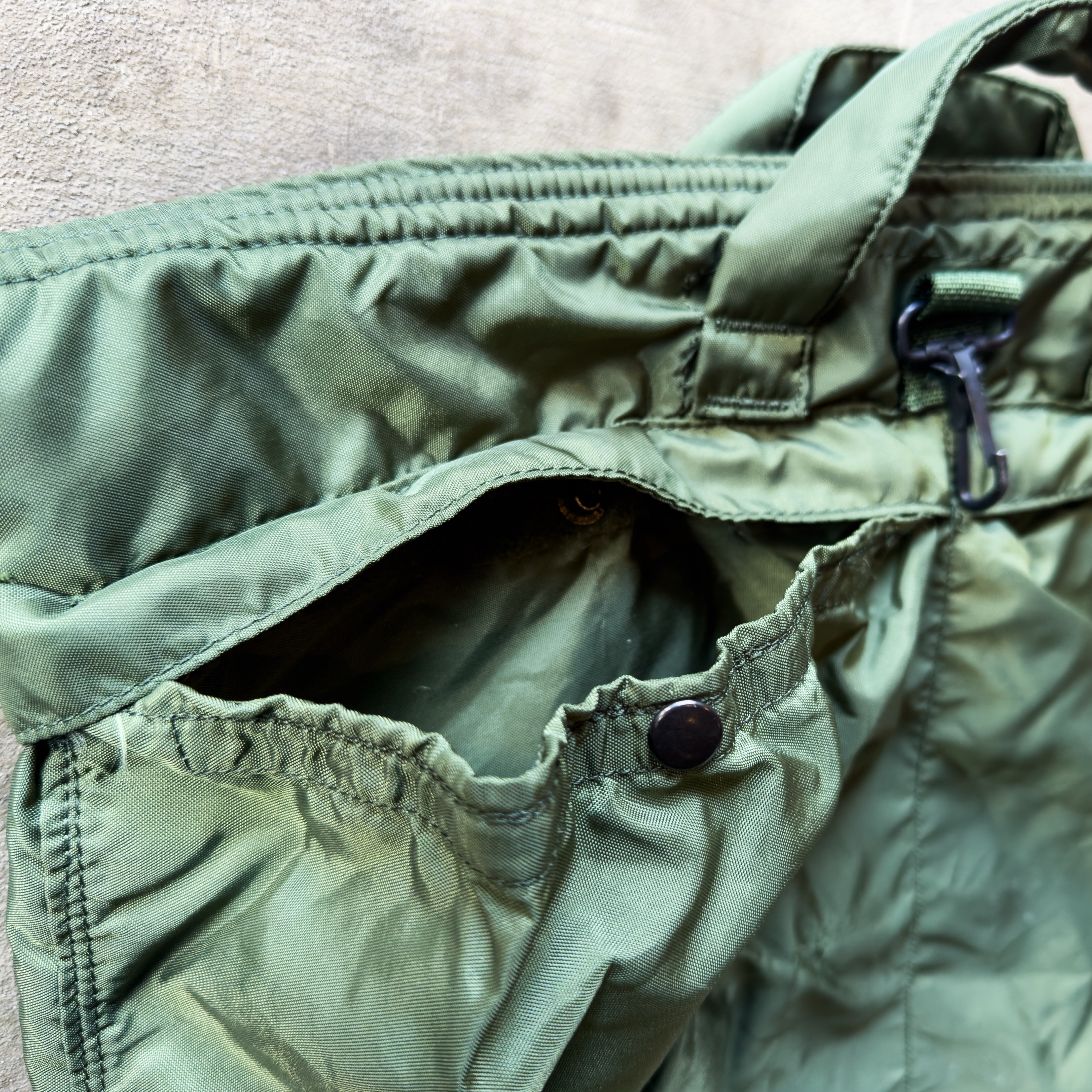 Vintage] 00's US Army Helmet Bag by UNICOR | regnbage