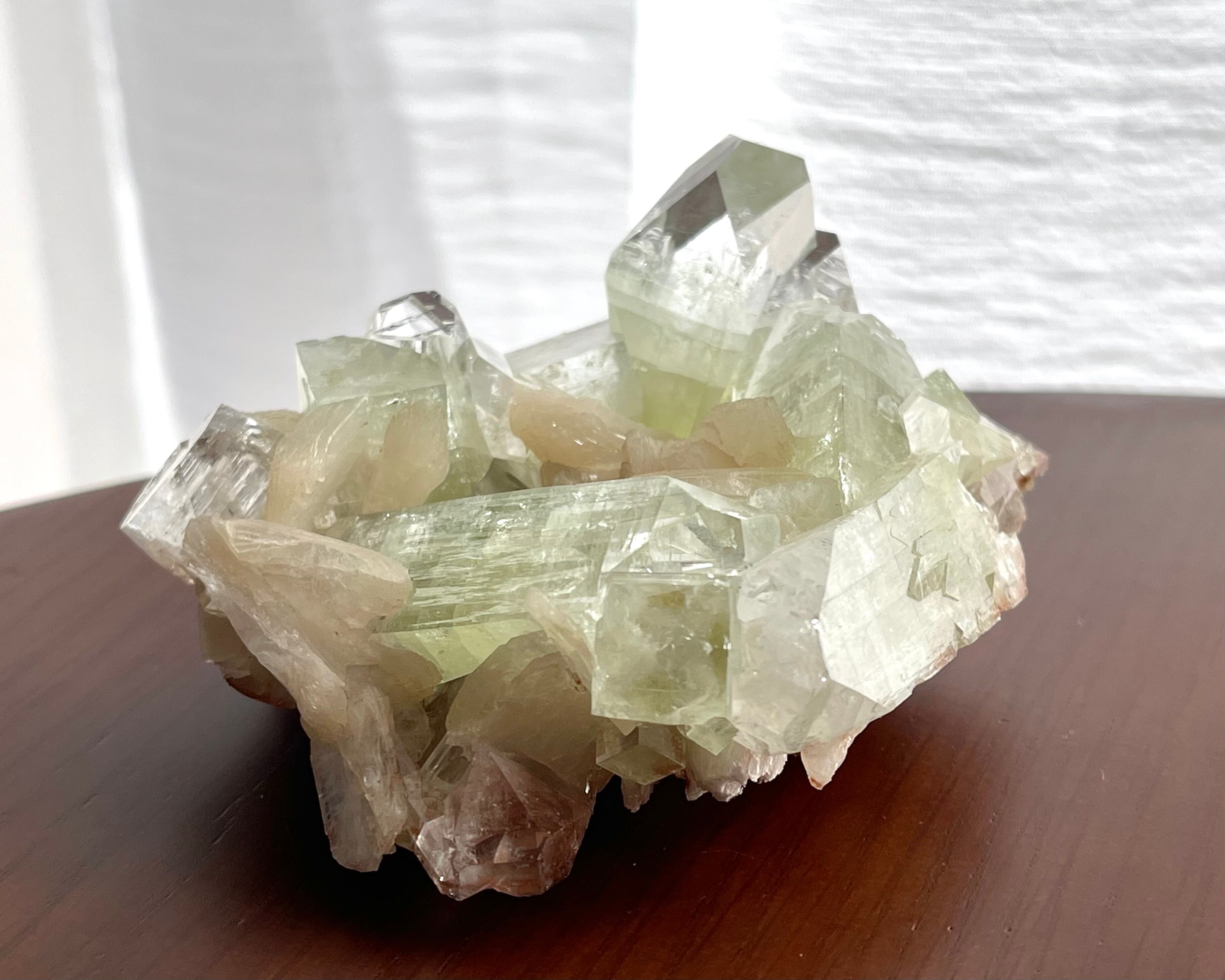 アポフィライト / スティルバイト【Apophyllite with Stilbite】インド