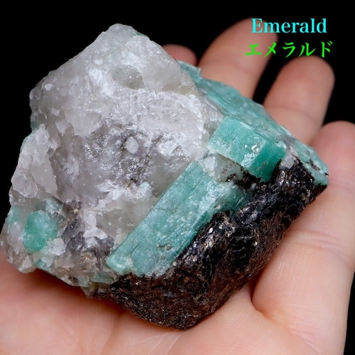 エメラルド ザンビア産 原石 鉱物 104g ED085 ベリル　緑柱石　パワーストーン 天然石