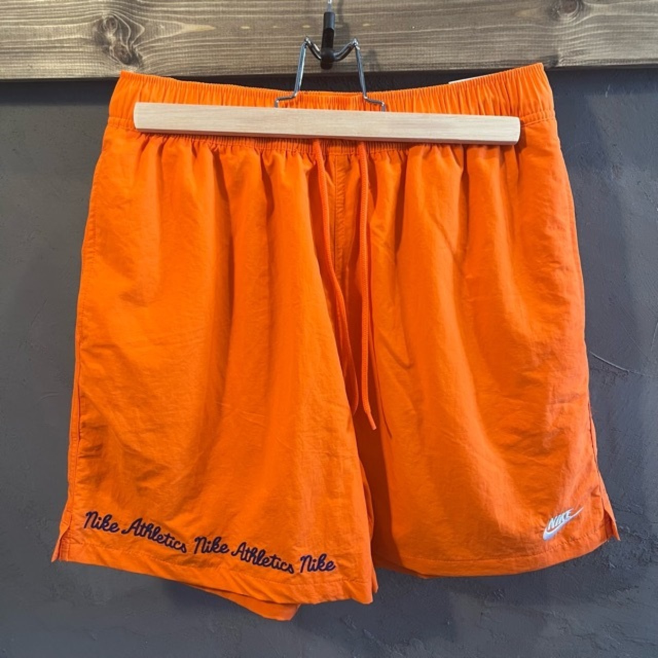 【新品/M】Nike オレンジ ショートパンツ