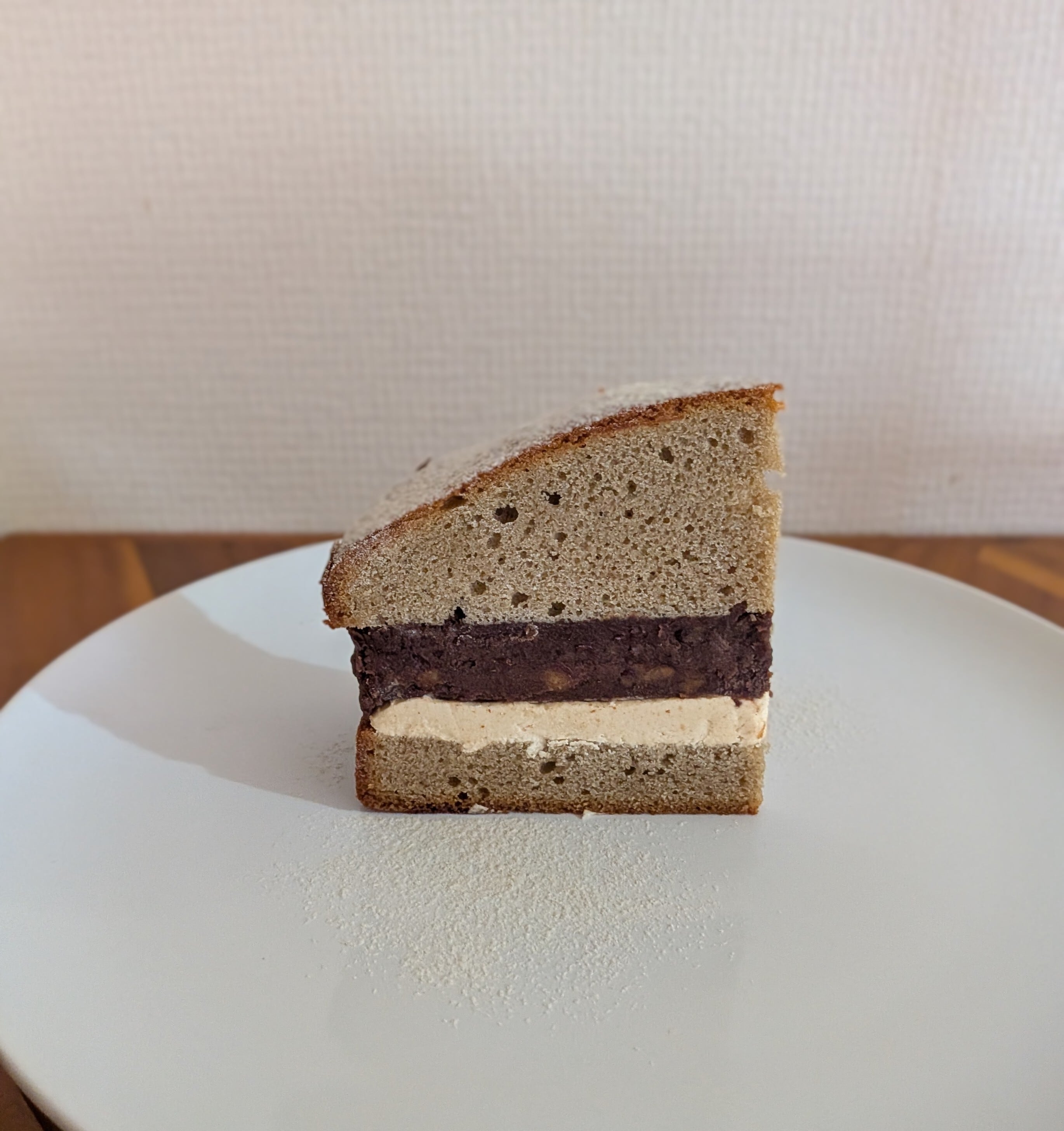 そば粉のビクトリアケーキ　デーツあん＆きな粉クリーム