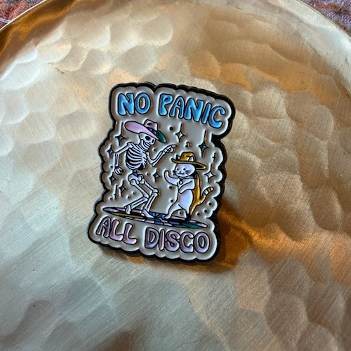 TOPANGA Jewelry　pin brooch　NO PANIC ALL DISCO　ピンブローチ　プレゼント　ギフト　