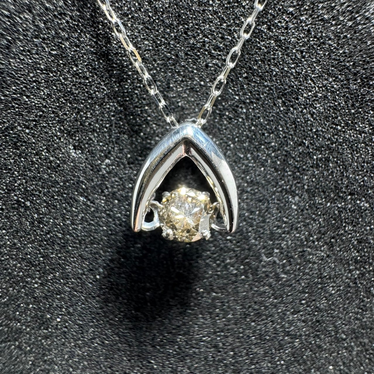 Pt900 0.08ct 揺れるダンシング ダイヤモンド ネックレス | カオキ