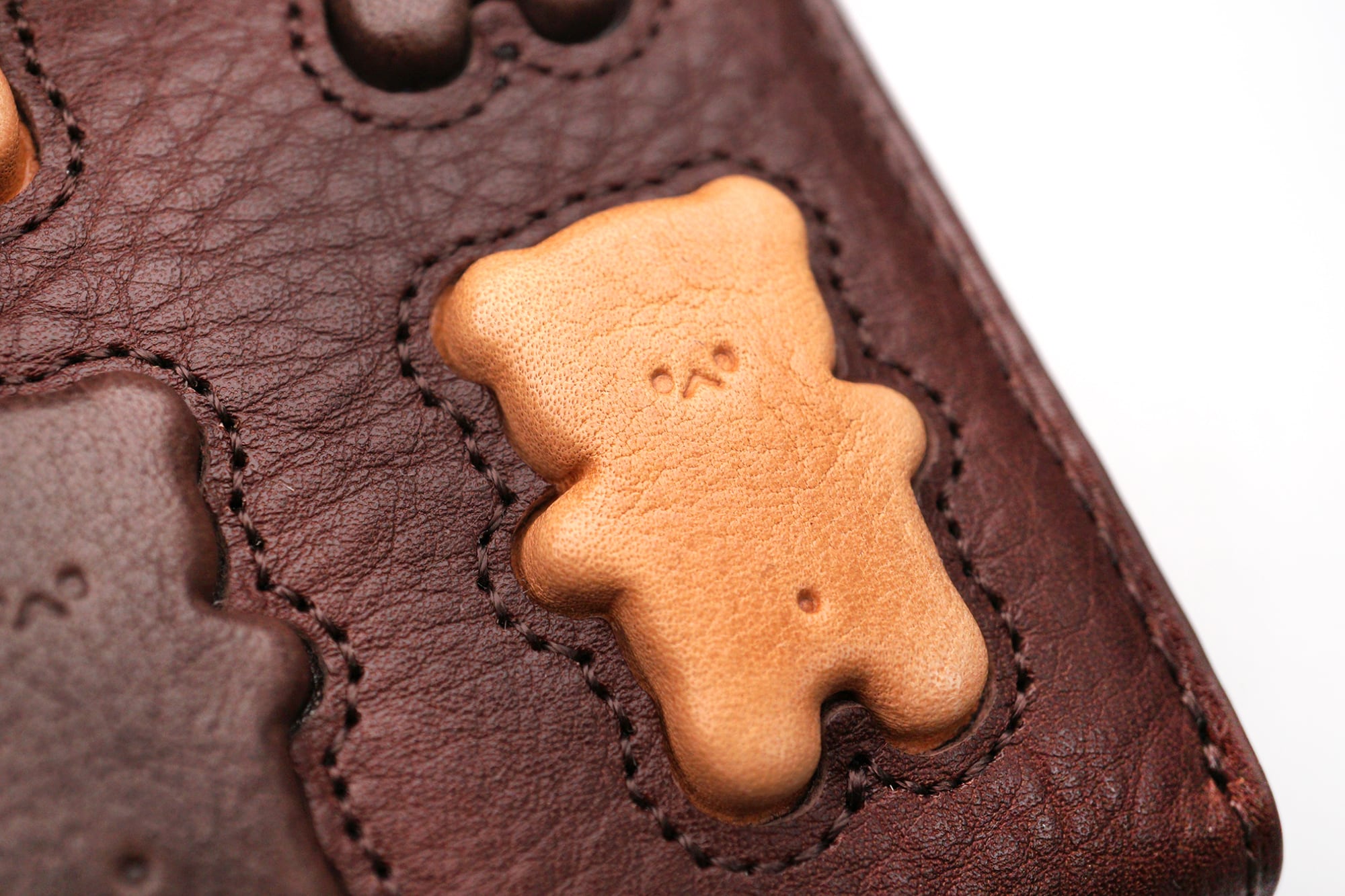 くまちゃんブラウニーマルチミニ財布（本革製）／お菓子な革小物