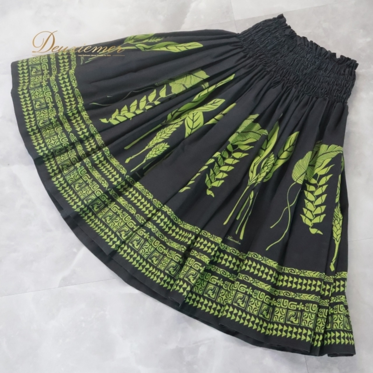 フラダンス 衣装 パウスカート ブラック系 マウナロア 日本製 タパ柄 ハワイアンプリント 植物柄 Maunaloa ハワイアン アロハ レッスン 練習 フラ ダンス グリーン系 黒 黄緑 おしゃれ 大人っぽい 上品 シングル スカート ふんわり フラダンス用 花柄 スカートレディース ウエストゴム ハワイアンスタイル 衣装 練習着 おしゃれ スポーツウエア フレアスカート