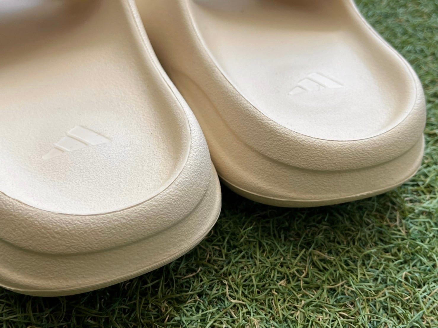 adidas YEEZY SLIDE BONE FZ5897 27.5cm 08827 | BRAND BUYERS OSAKA