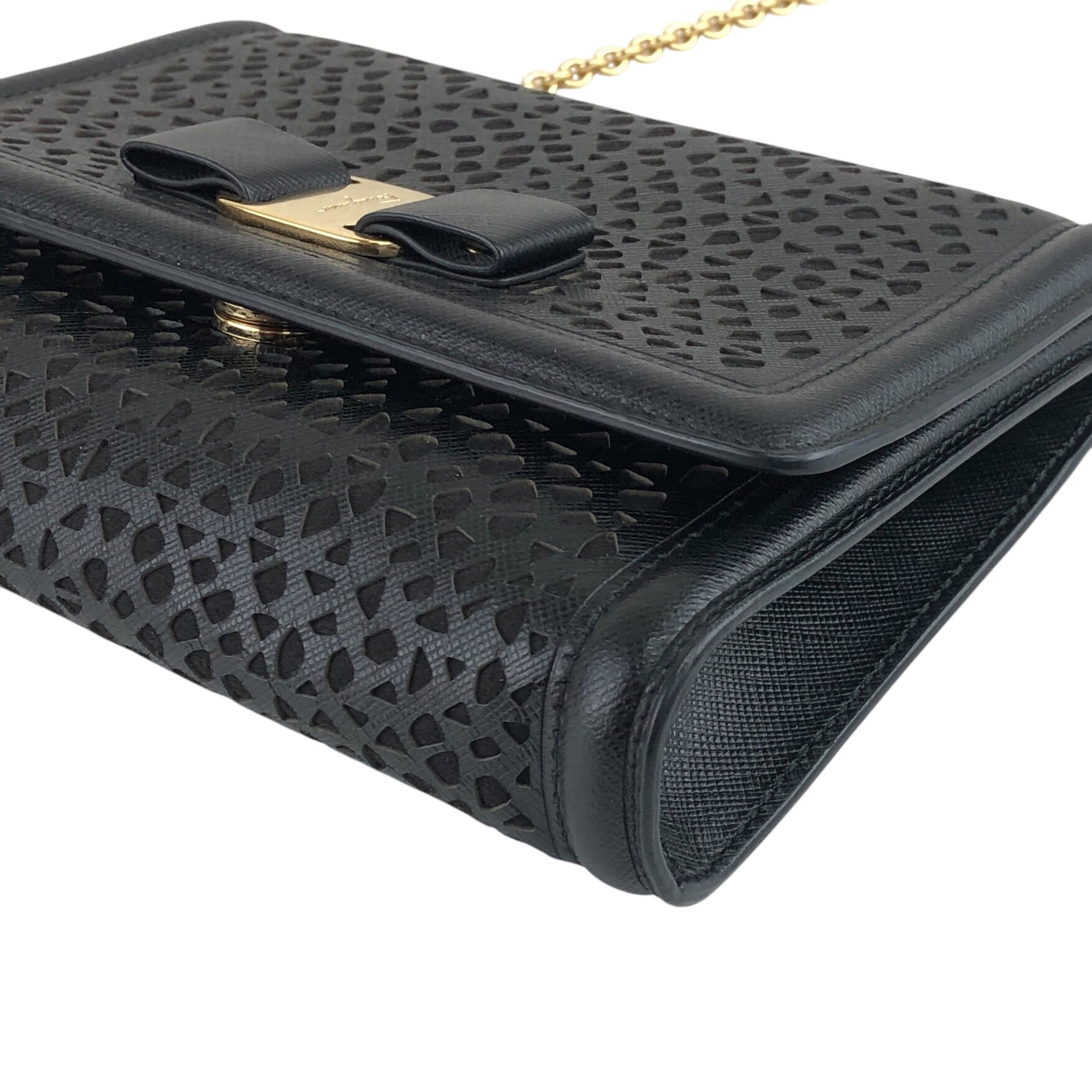 サルヴァトーレ・フェラガモ　ショルダーバッグ　ヴァラリボン　レザー　ブラック サルヴァトーレフェラガモ Salvatore Ferragamo ショルダーバッグ