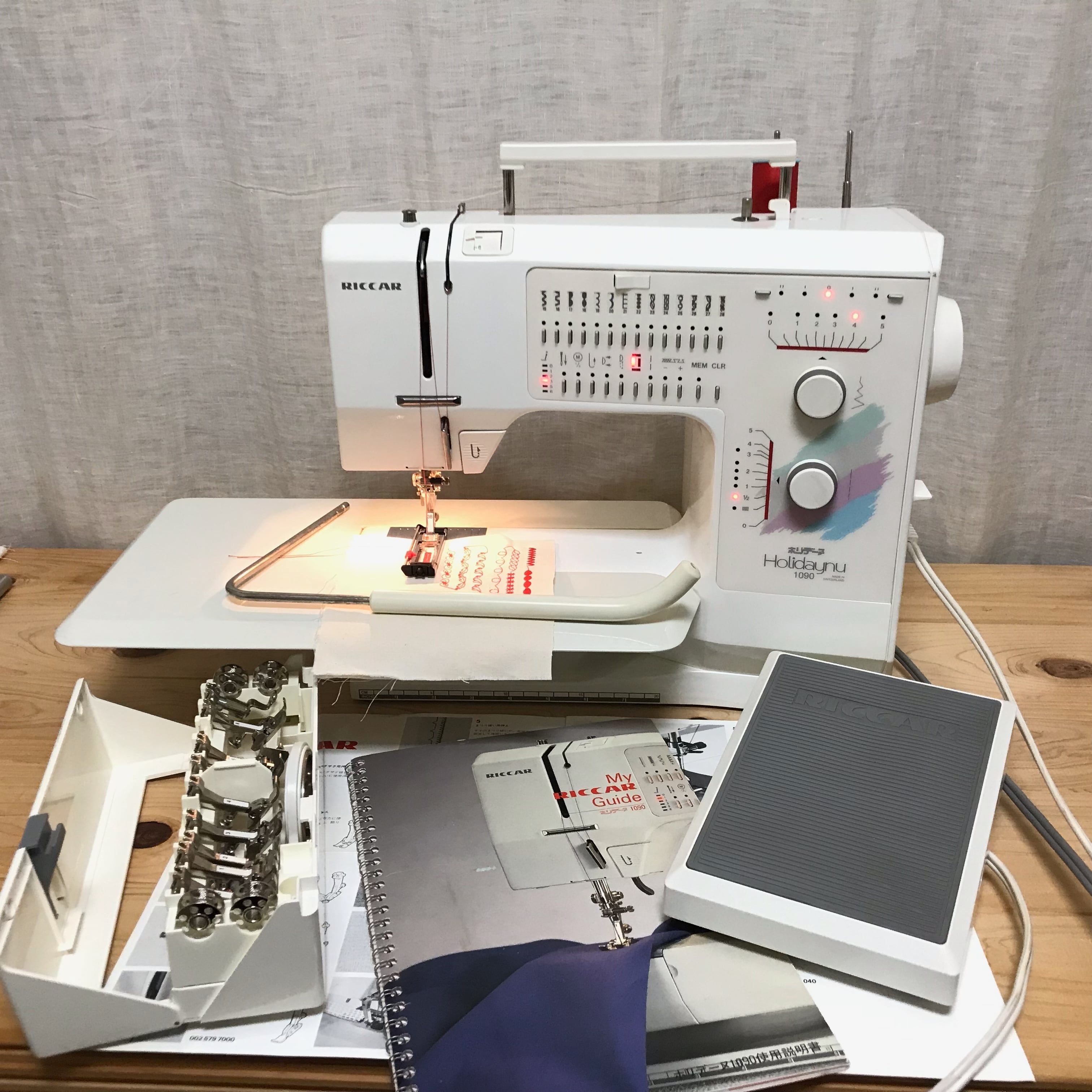 BERNINA Holidaynu 1090        ベルニナスイスミシン