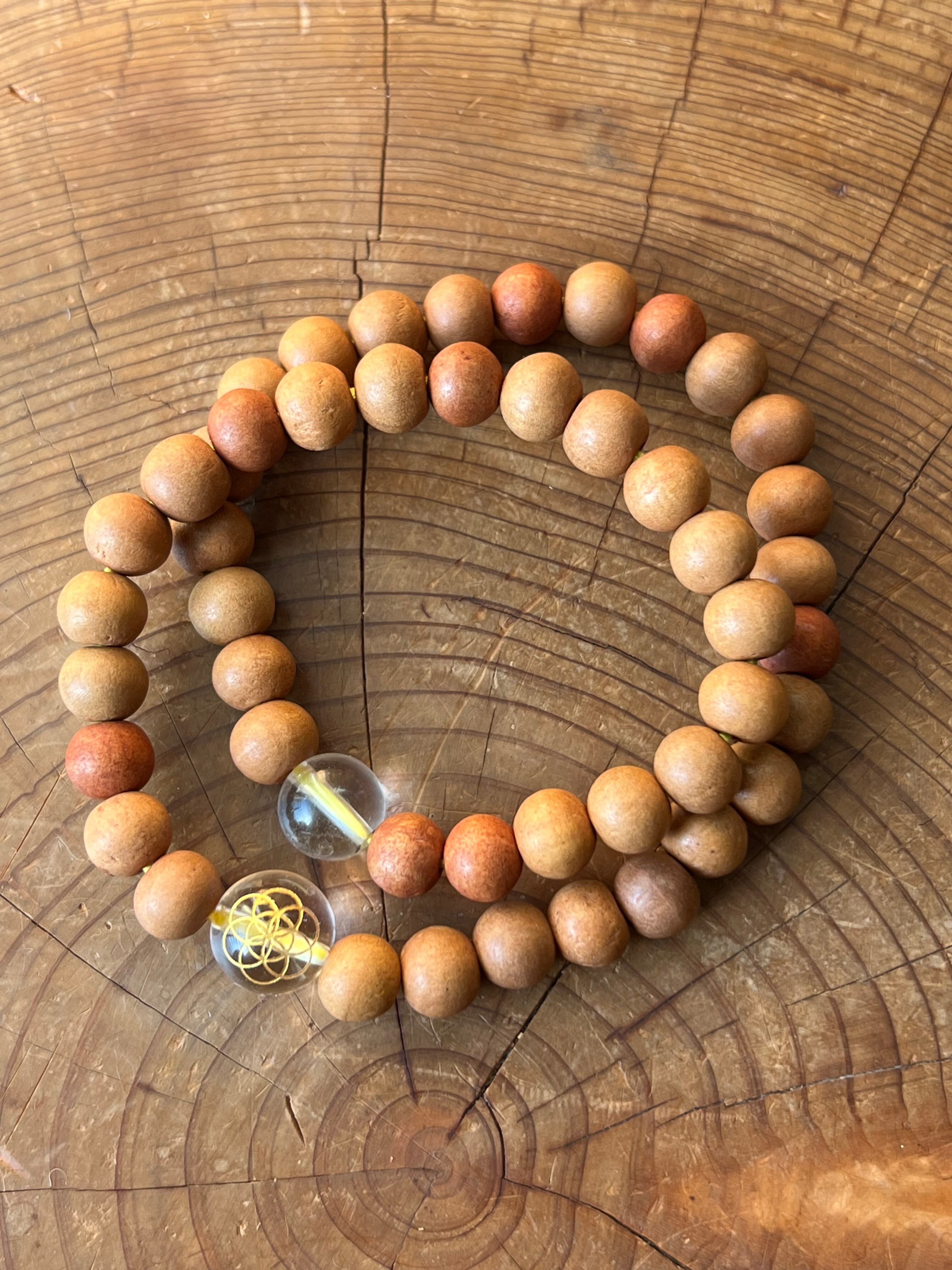 【ラインを超える】白檀8mmメビウスブレスレット 水晶2粒タイプ