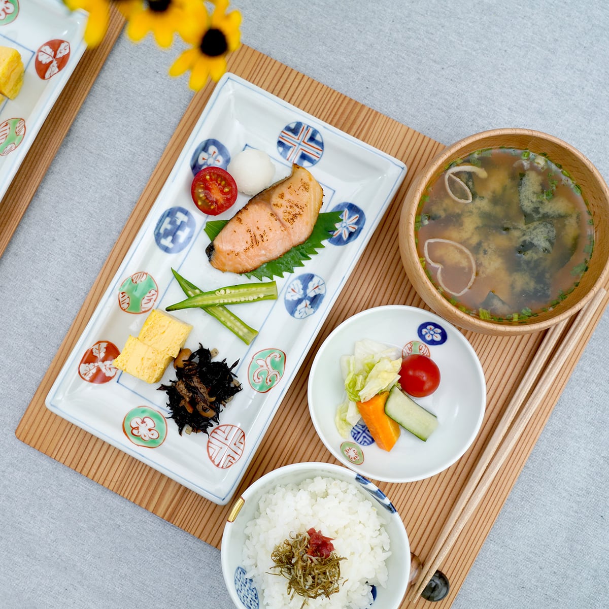 染錦地紋丸紋長角焼皿 | 福珠窯ファクトリーショップ