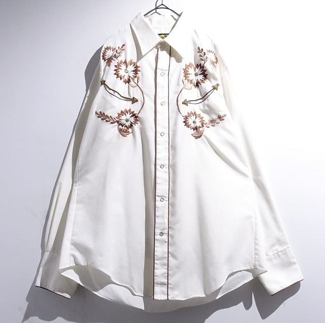 90s White Flower Embroidered Desgin Western Shirt