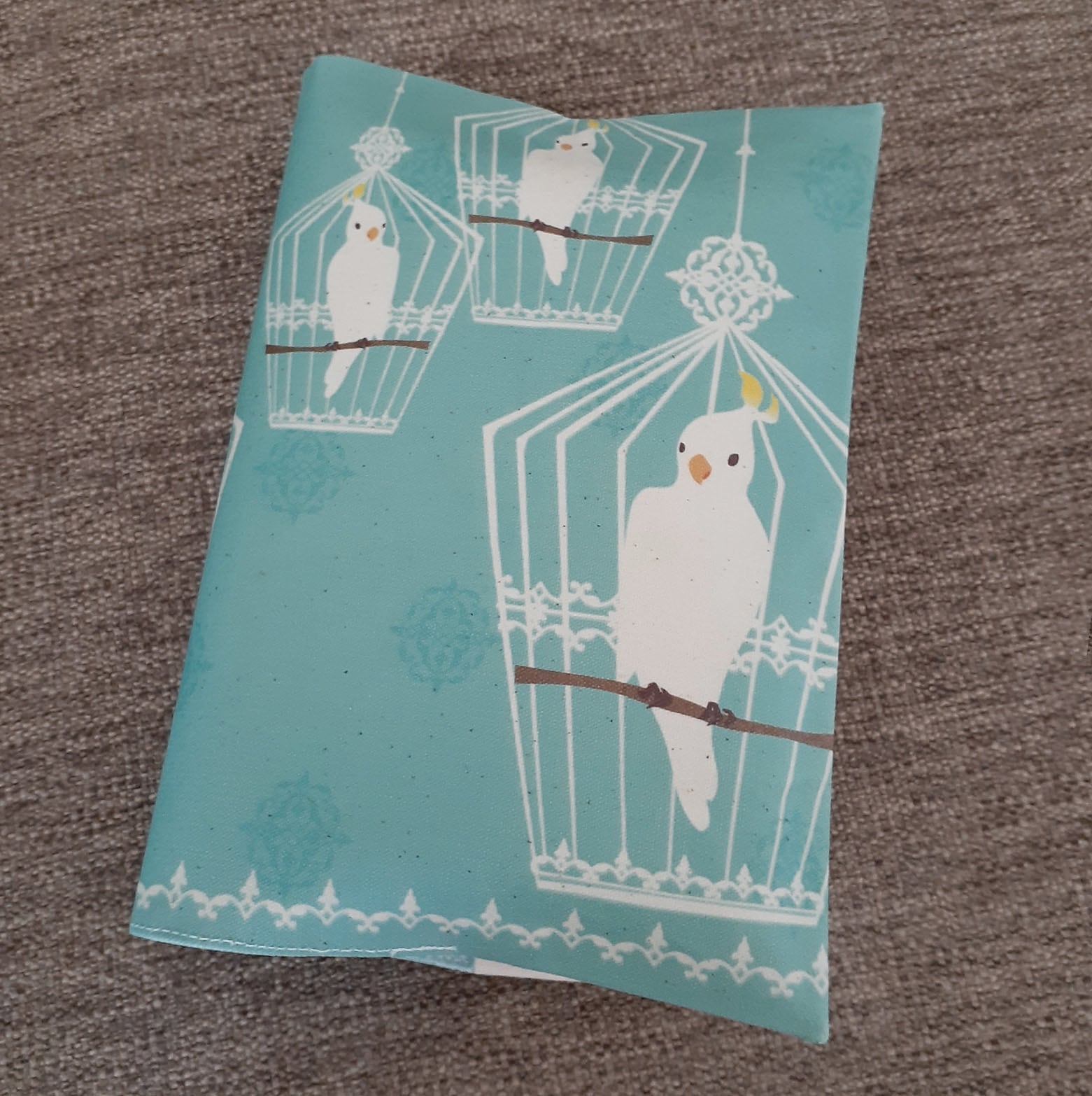 TORINOS 　エチケットケース　マスクケース　仮置きマスクケース付　衛生用品入　ブックカバー　キバタン  ツバメ　インコ　文鳥　オウム　鳥