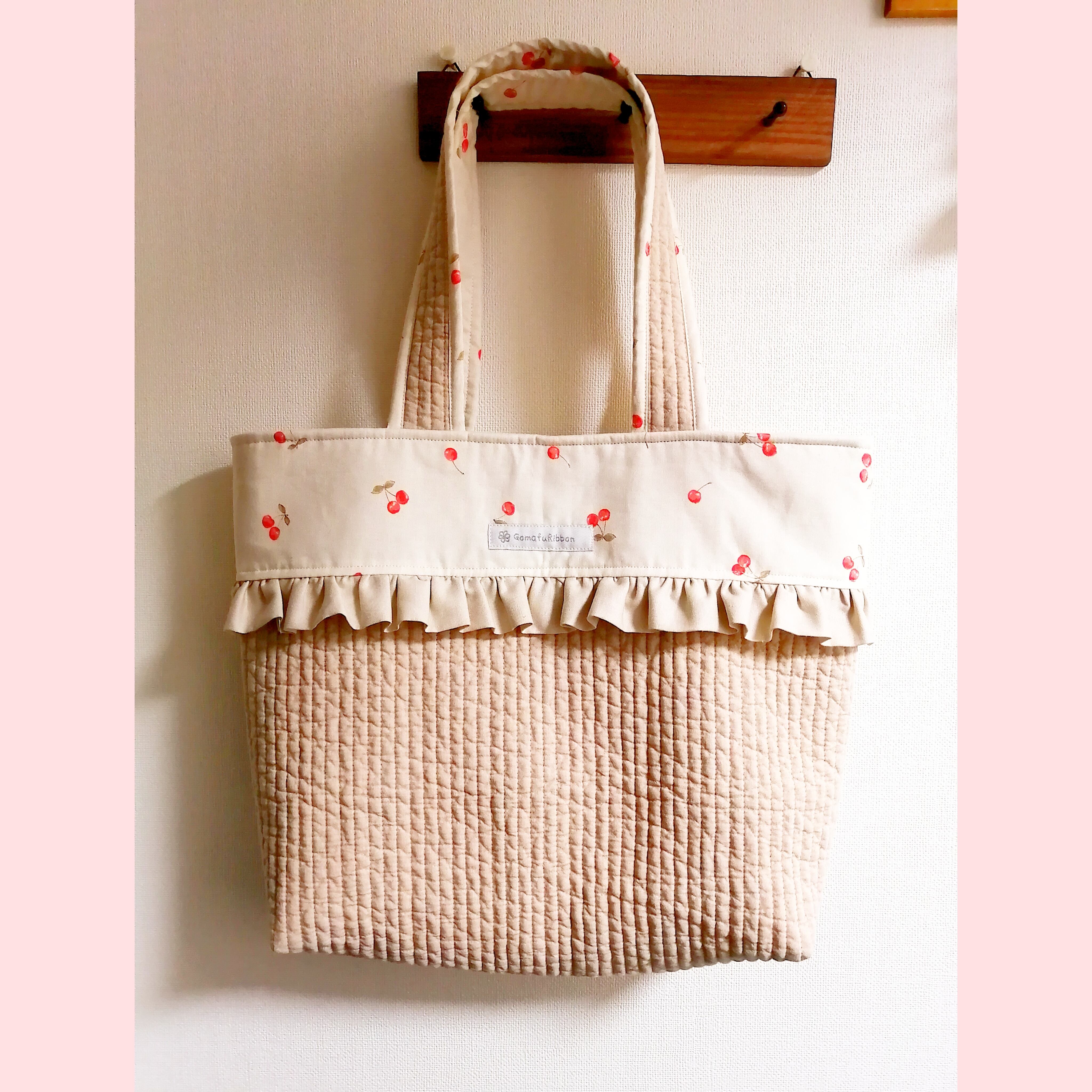 きれいめ神フリルヌビトートバッグ ベージュヌビ さくらんぼ柄 A4サイズ
