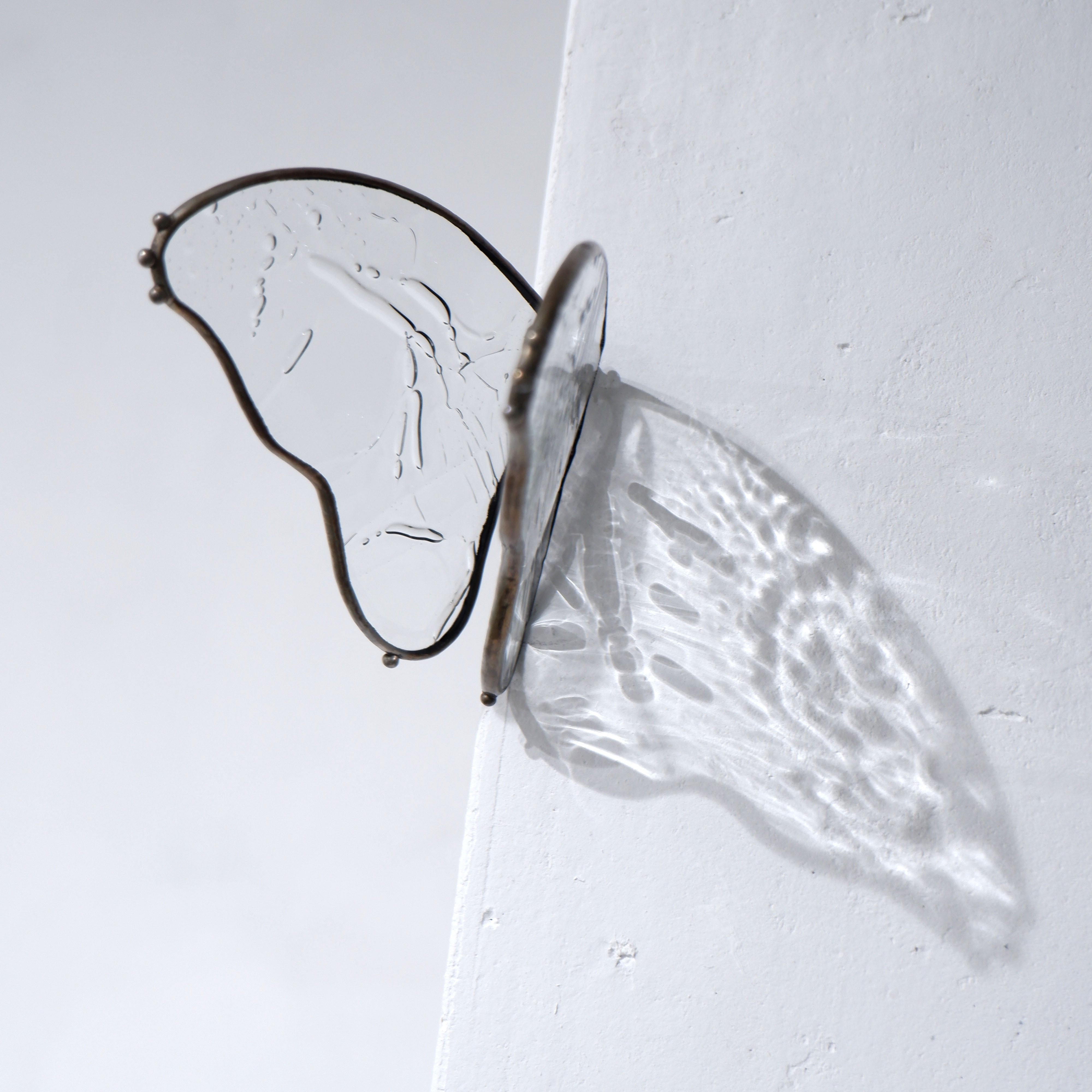 尾崎雅子作ステンドグラス「羽根」