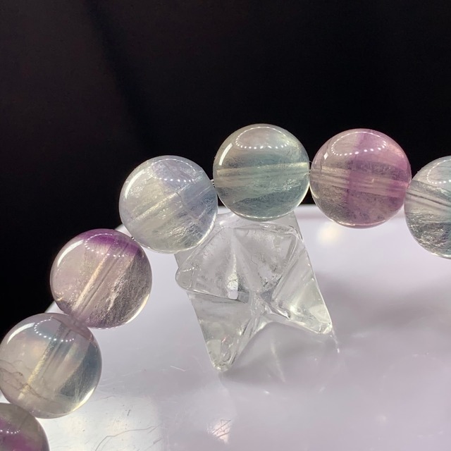 f103多彩な色合い☆グラデーションフローライトブレスレット