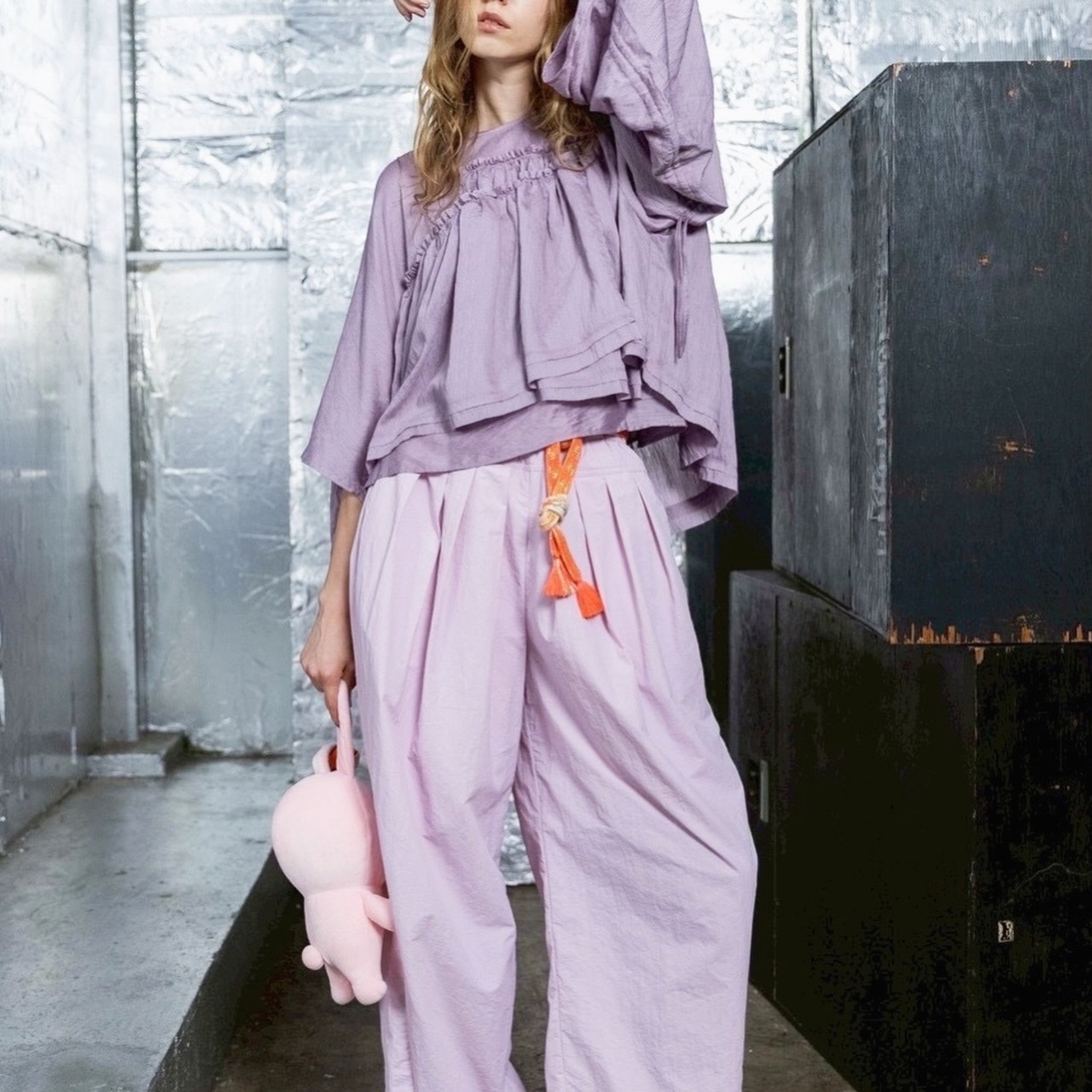 アウラアイラ AULA AILA BACKTAIL VOLUME BLOUSE