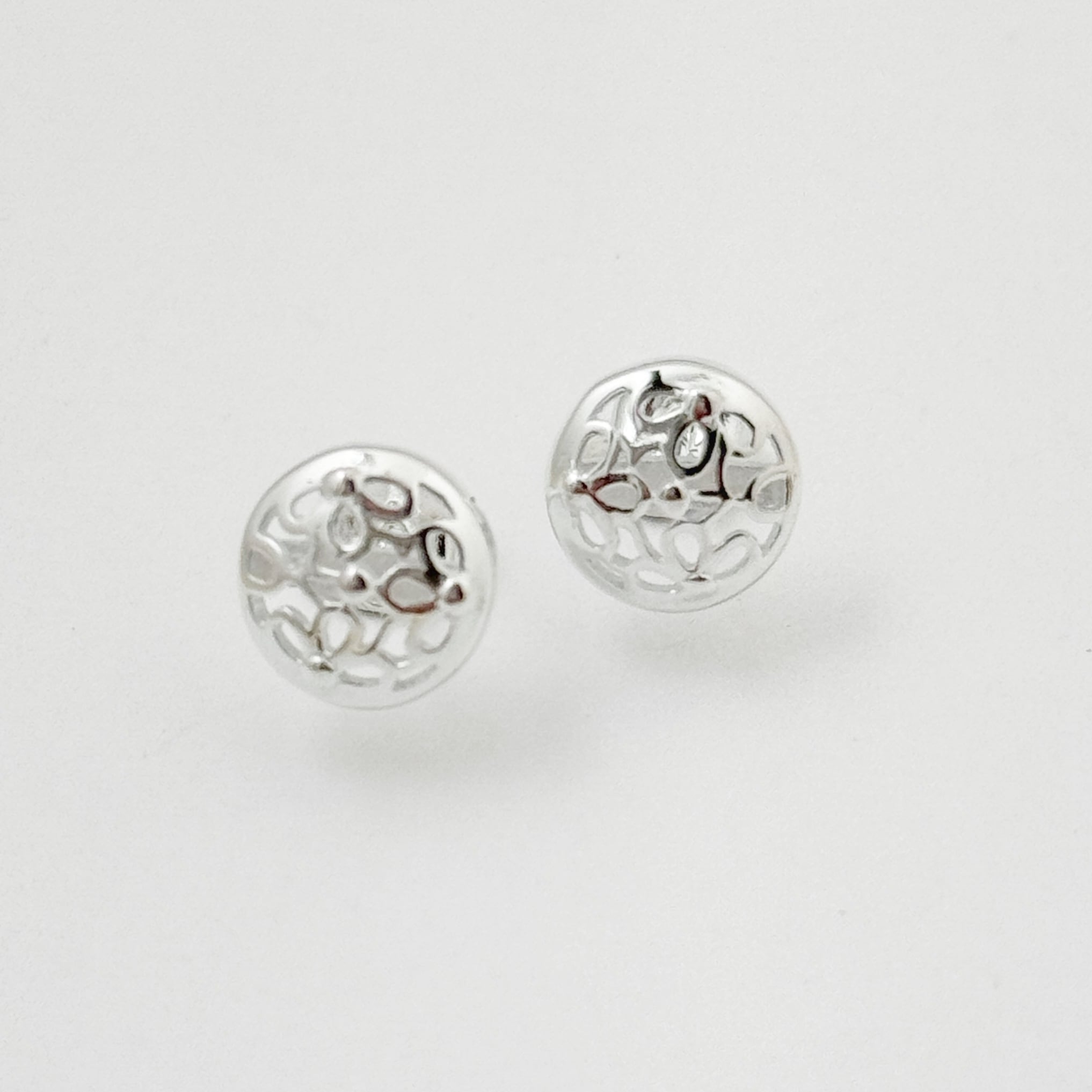 フラワー ラウンド スタッド ピアス