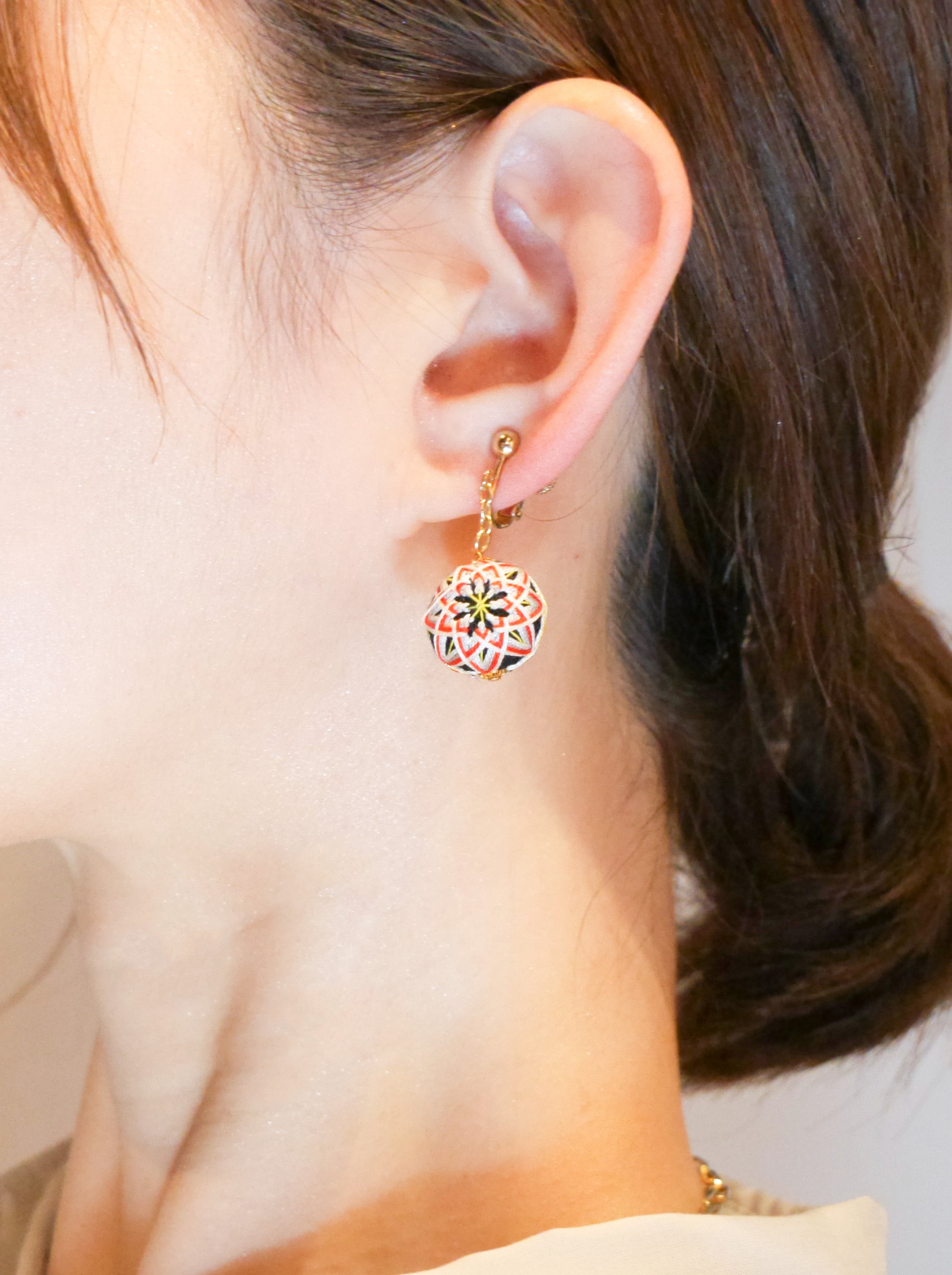ピアス/イヤリング】1.5cmてまり 鶴 | はれてまり｜ HAReTEMARI