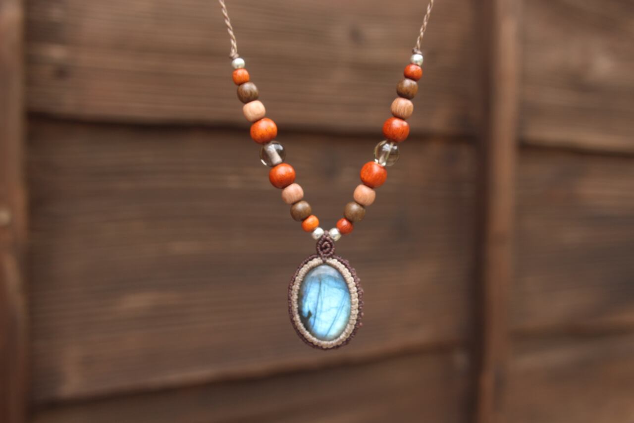 Labradorite micro macrame wood pendant