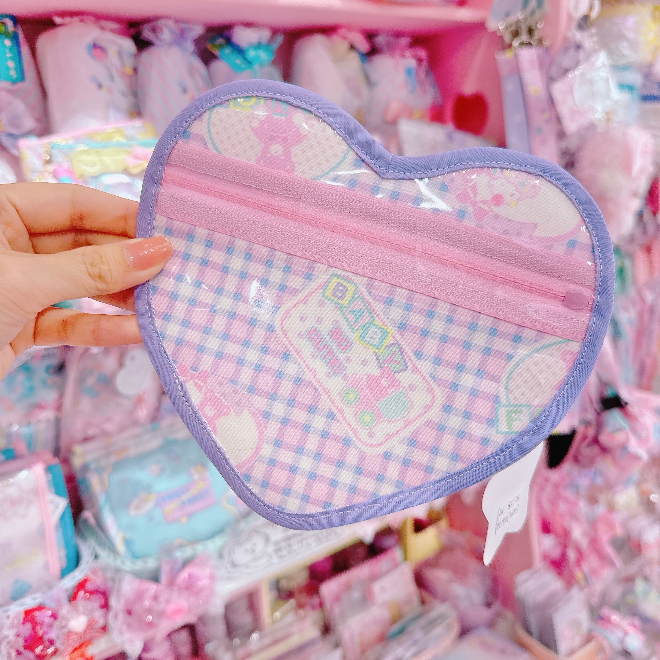 【K6】82-16ハートクリアパスケース