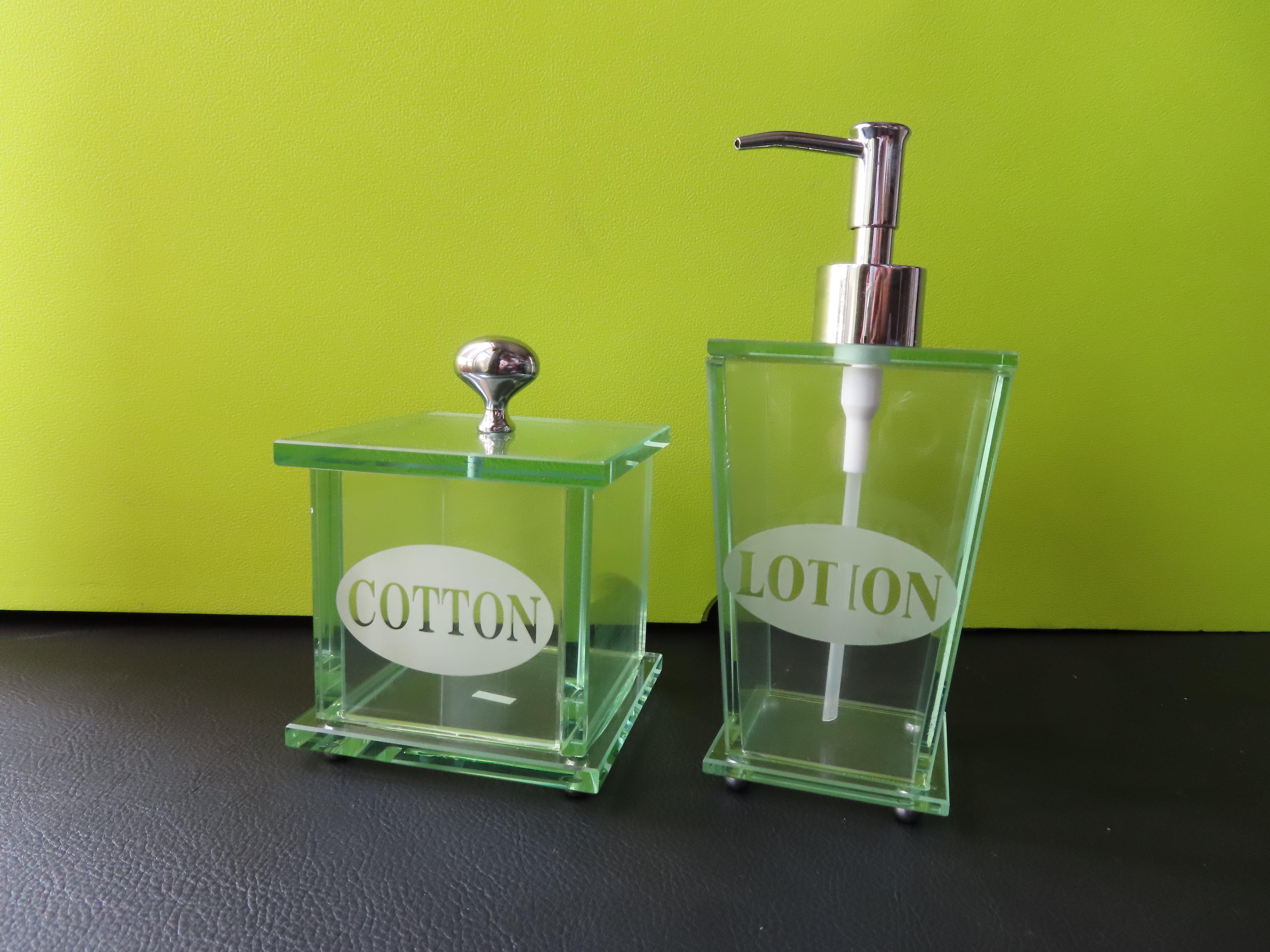 大幅値下げ！COTTON&LOTION２個セット 重厚感のある高級ガラス