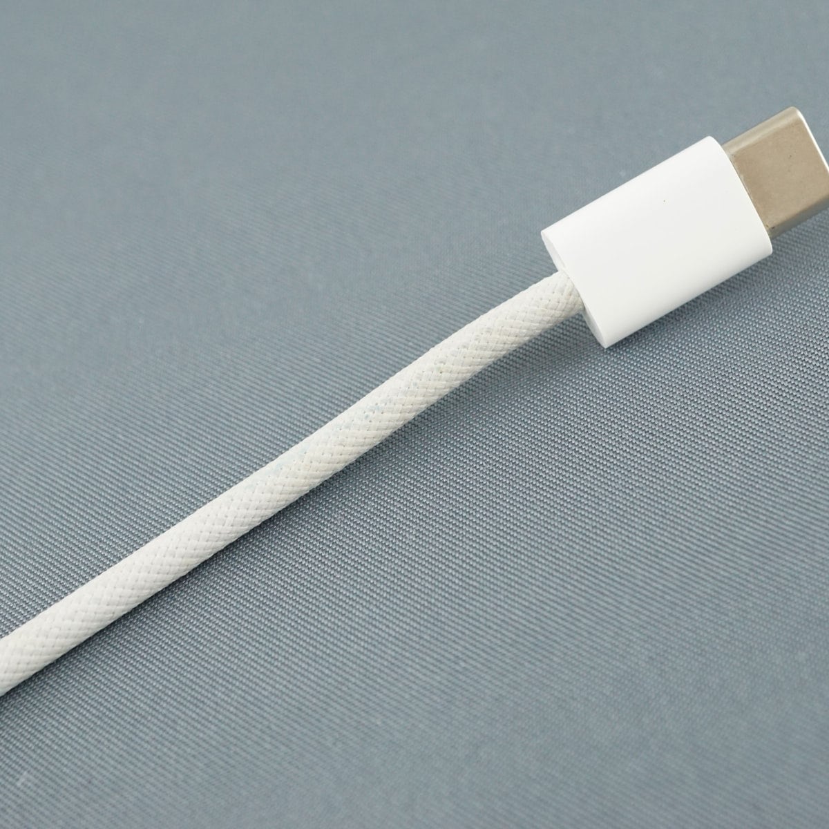 Apple 60W USB-C 充電ケーブル USED美品 1m A2795 編み込み式 Type-C