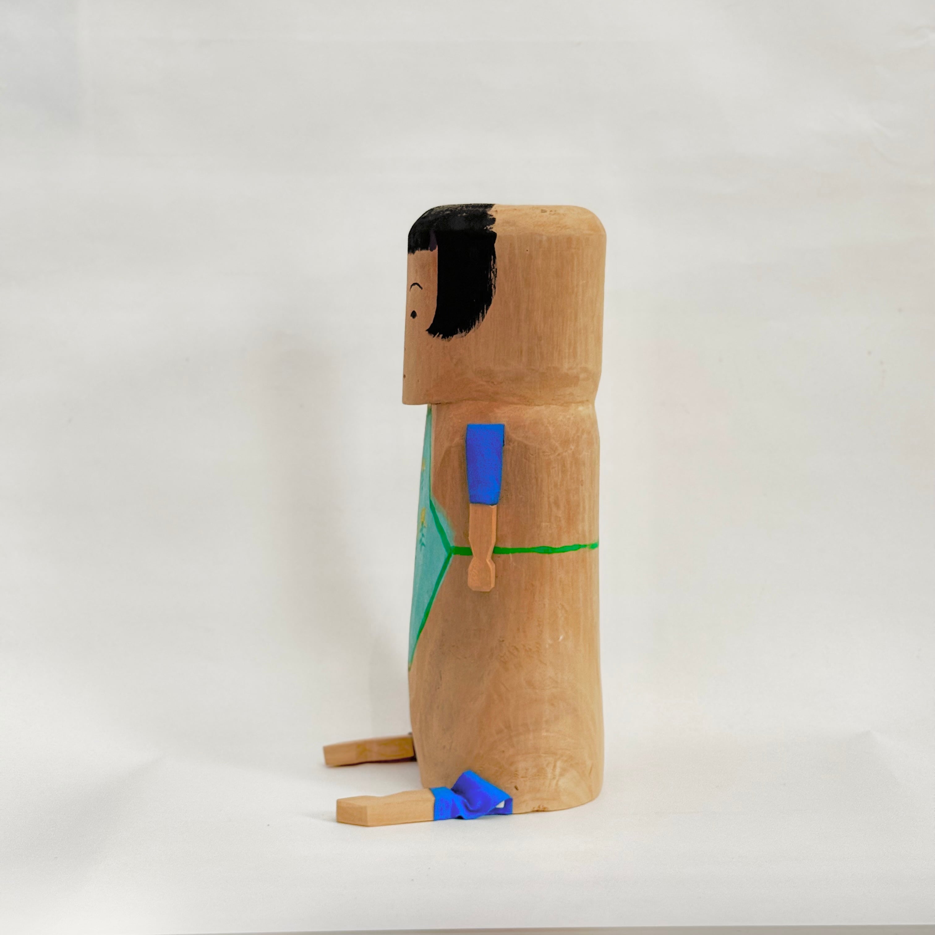 支援金付き／伝統木人形「おきんじょ」ハンカチ付き（大42cm）