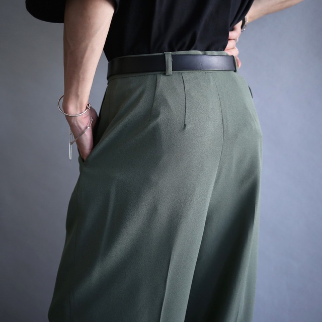2-tuck tapered silhouette moss green wide slacks（with lining）