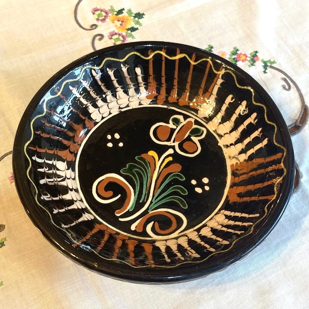 WEDGWOOD 陶器製 幾何学模様の皿 直径約30cm WEDGWOOD 陶器製 幾何学模様の皿 直径約30cm