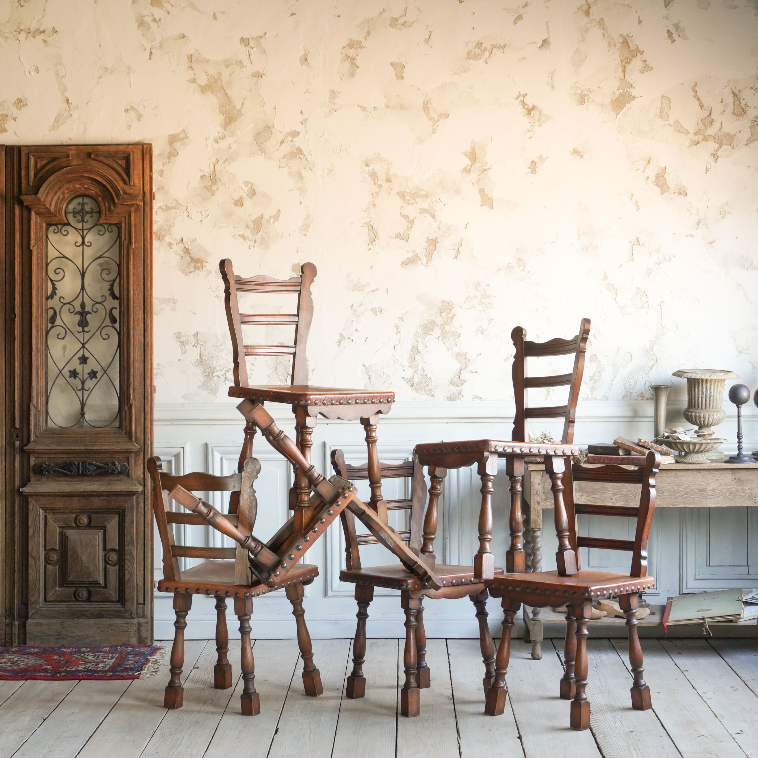 チェア/レザーチェア/フランス家具/1900年代/アンティーク/ディスプレイ/空間装飾/ラダーバックチェア/椅子/イス