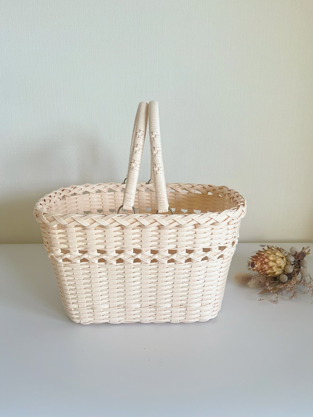 ミルク色のバスケット