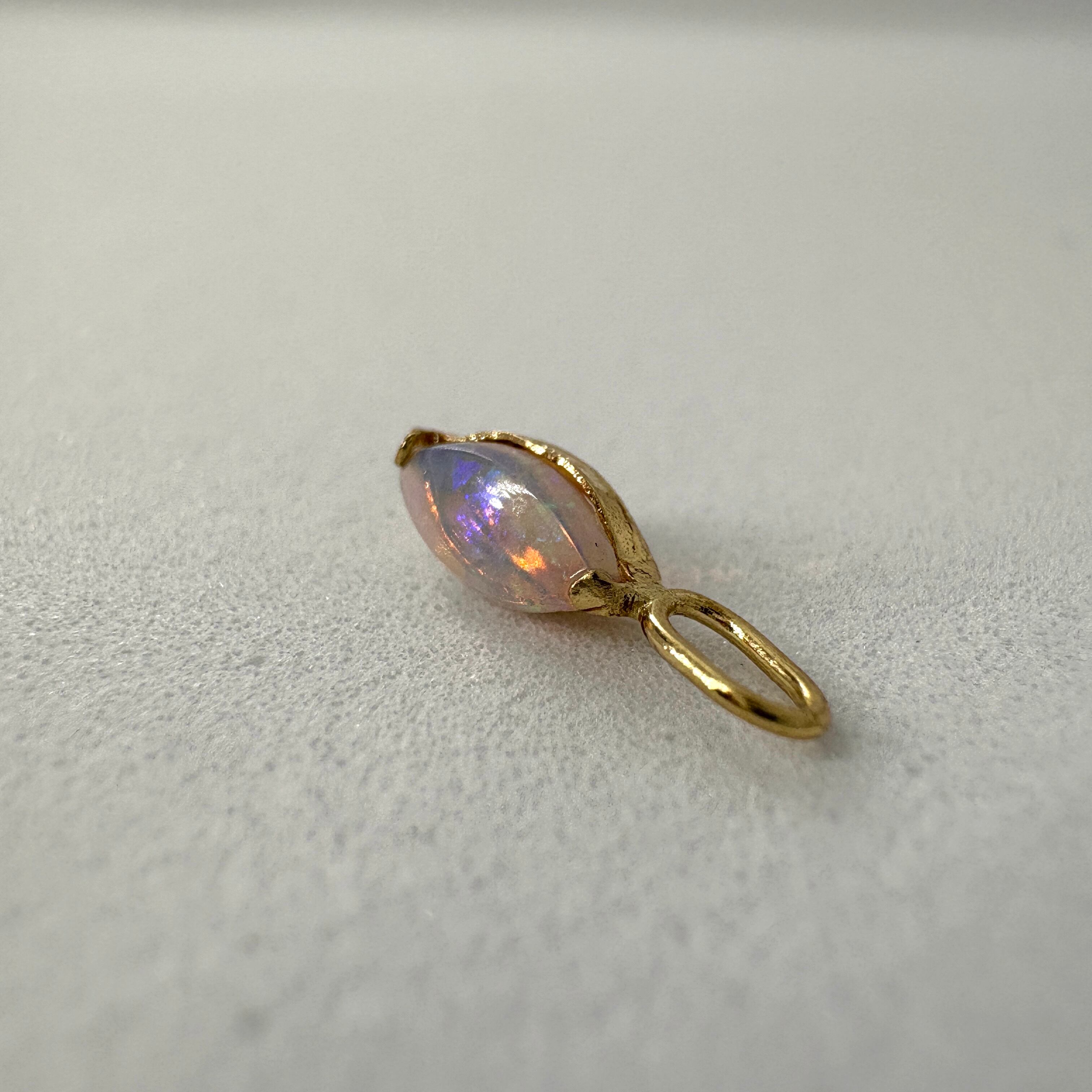 オパール ペンダントトップ オーストラリア産 0.15ct 約5㎜ | ヒロ