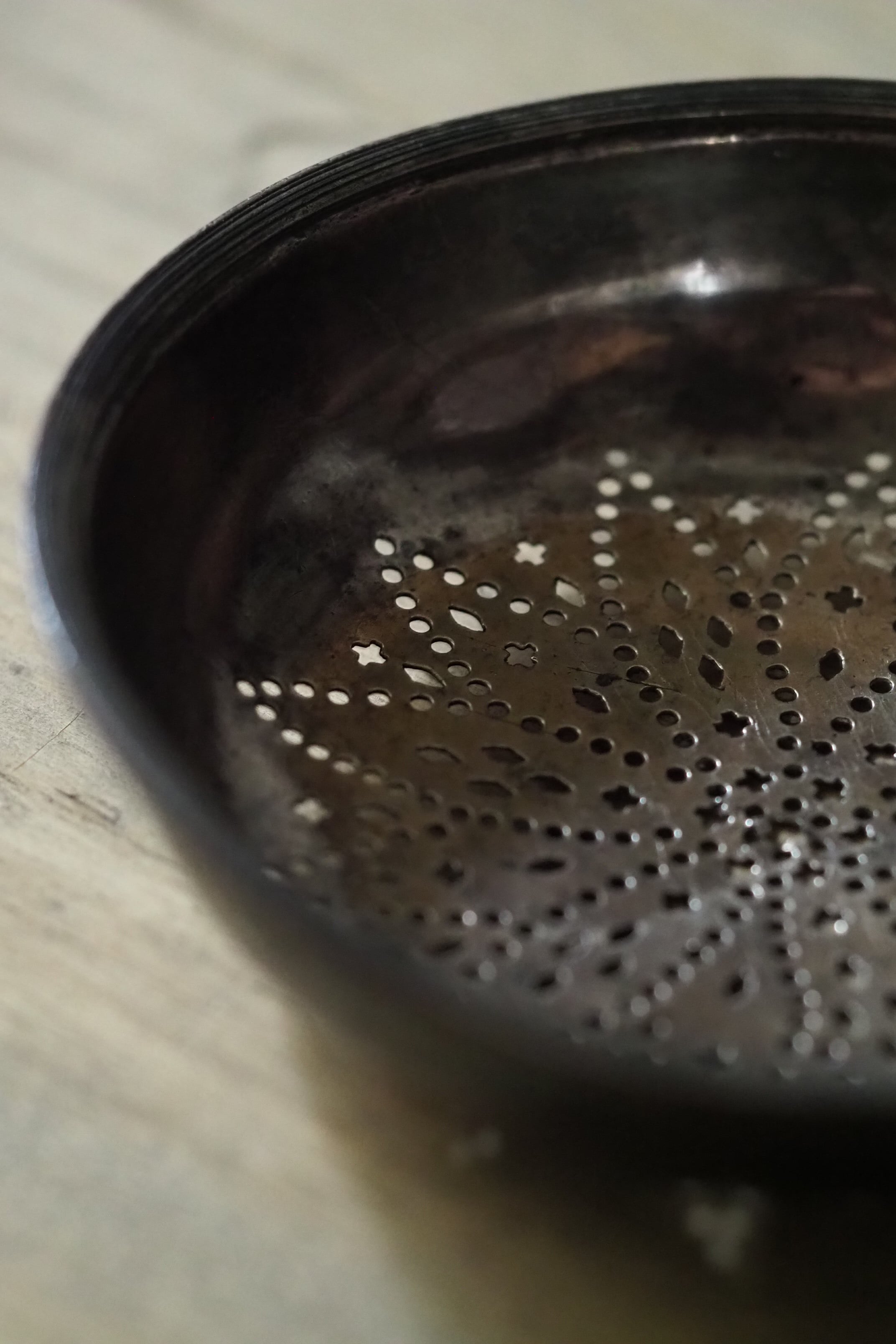 花型透かしのティーストレーナー-antique tea strainer | アンティーク