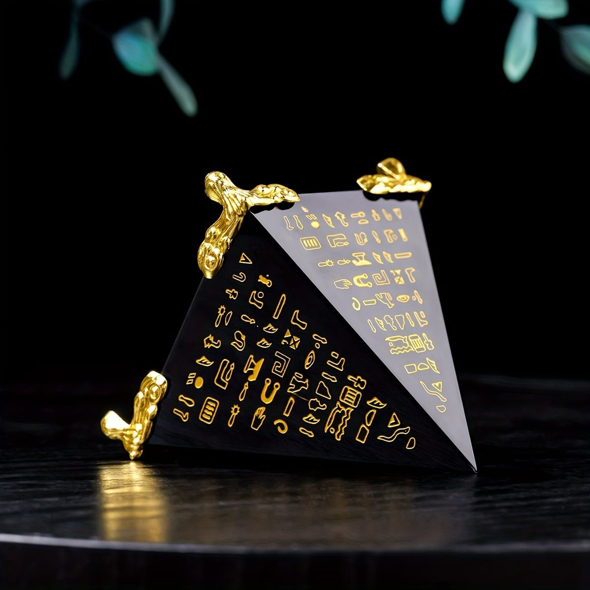 ピラミッド 置物 オブジェ インテリア 天然石 天然水晶 幾何学模様