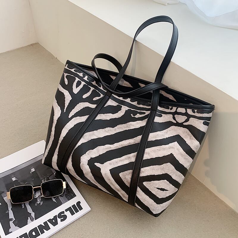 レディースオータムウィンターショルダーバッグレッド 秋物 冬物 トートバッグ 手作りハンドバック13761160912