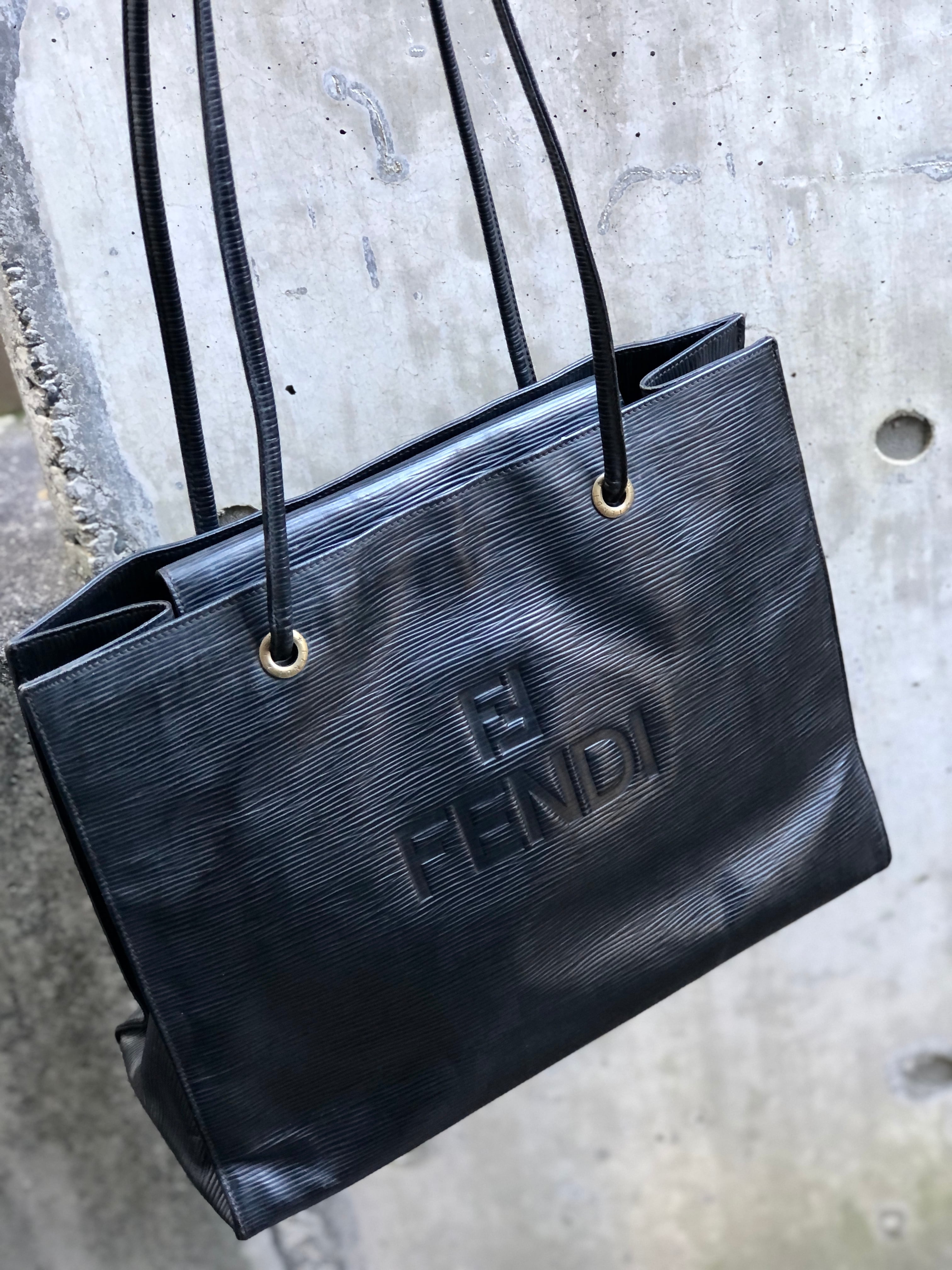 FENDI フェンディ ロゴ型押し エンボスレザー スクエア トートバッグ