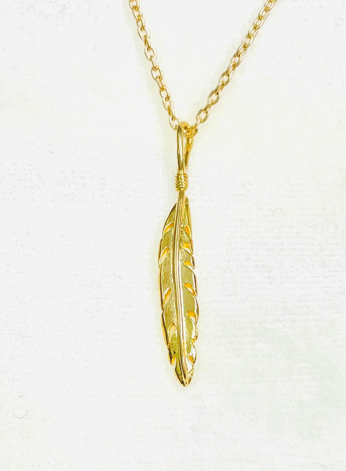 ２２Ｋ.ＧＯＬＤＥＮ　ＷＩＮＧ　ＦＥＡＴＨＥＲ　ＰＥＮＤＡＮＴ | HIRO powered by BASE