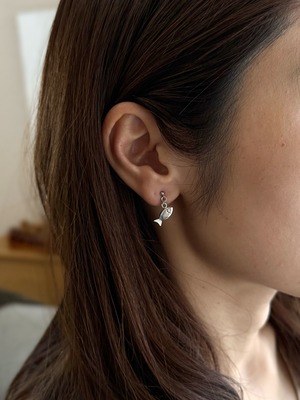 Finley swinging pierced earrings | fish | silver925