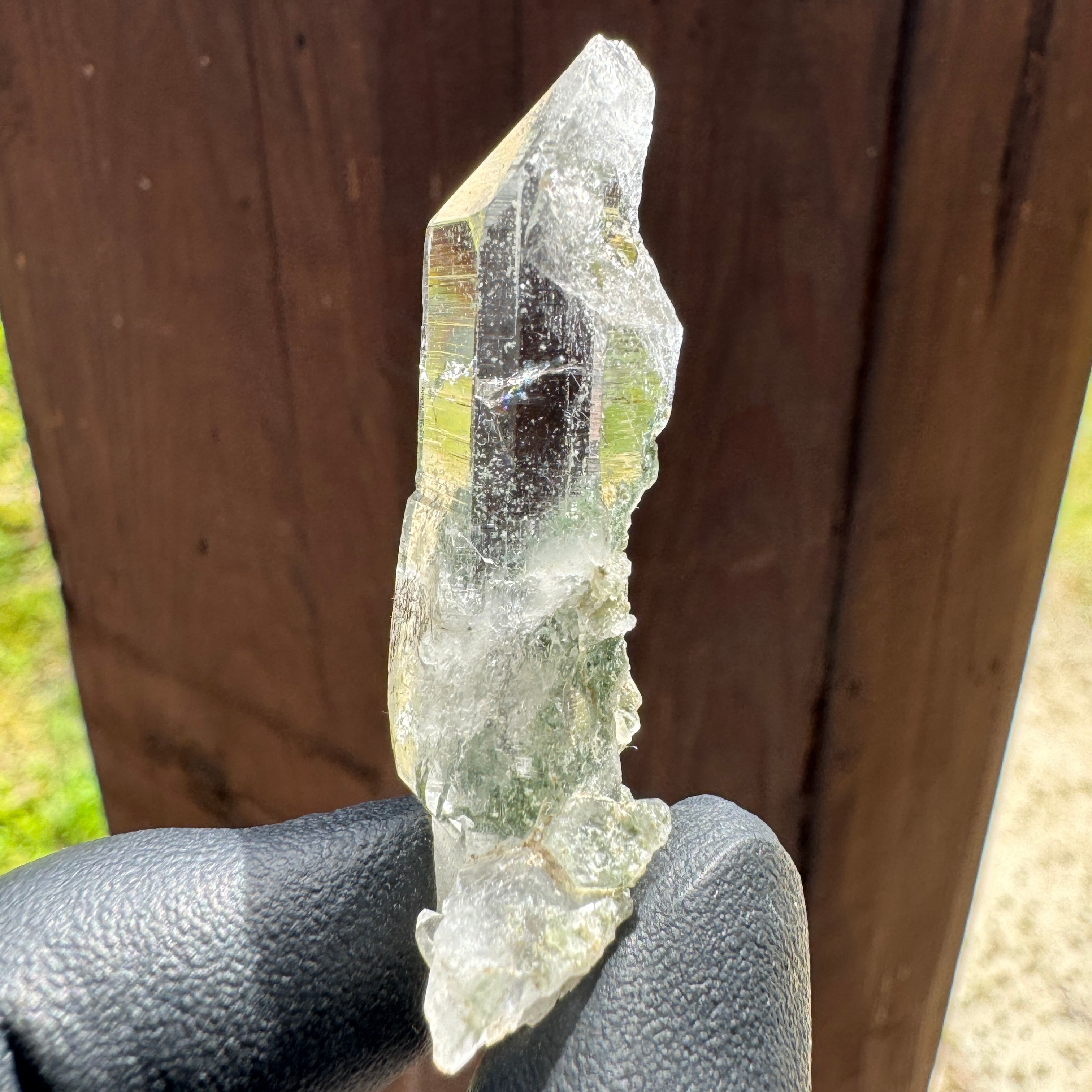 クローライトインクルージョン マニハール産水晶(クル地区) ポイント