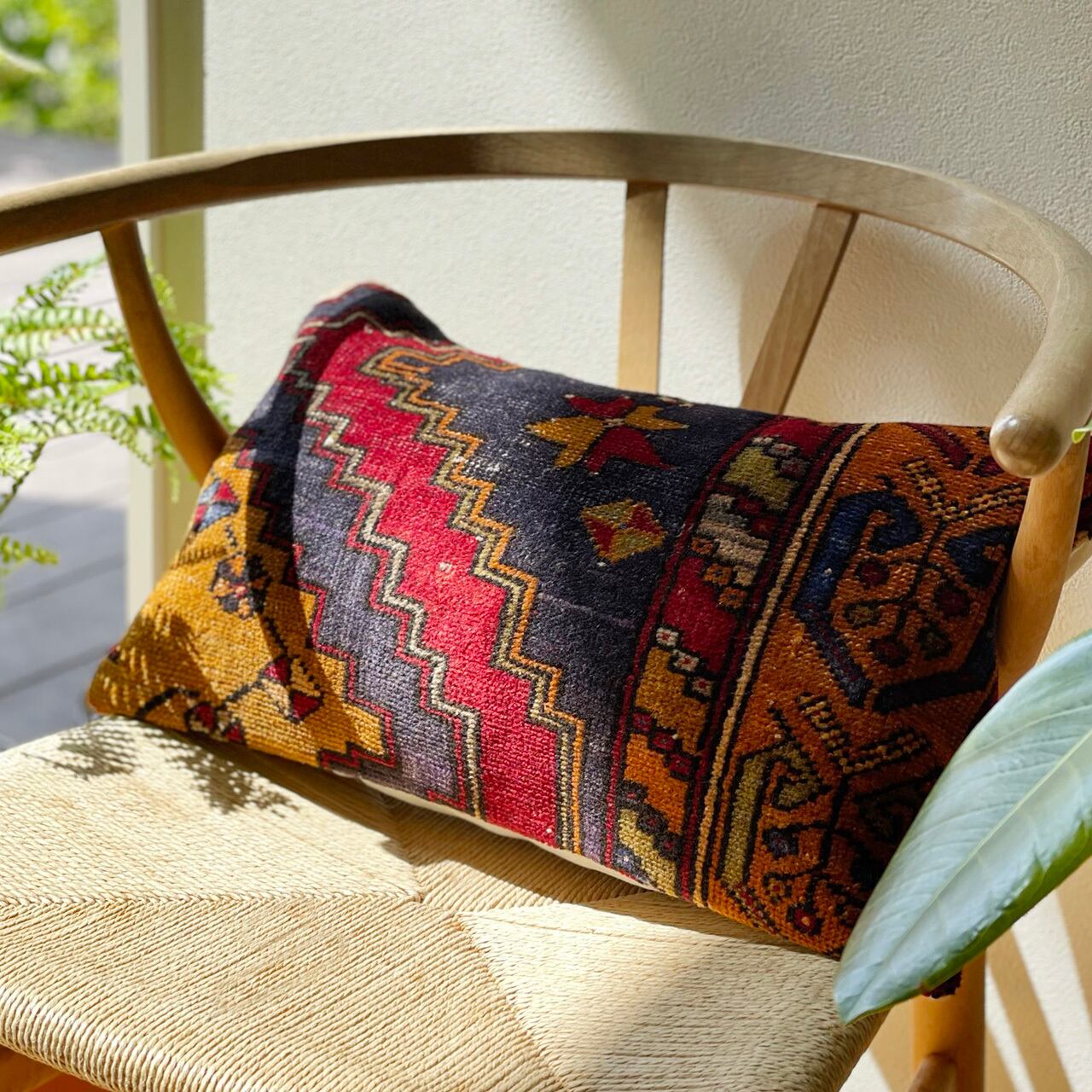 ヴィンテージラグクッションカバー 30×50.5 vintage rug cushion cover * オールド＆カラフル tasted  colorful [cs016] | ラグの間　｜　ヴィンテージラグ・ヴィンテージミニラグ専門店 powered by BASE