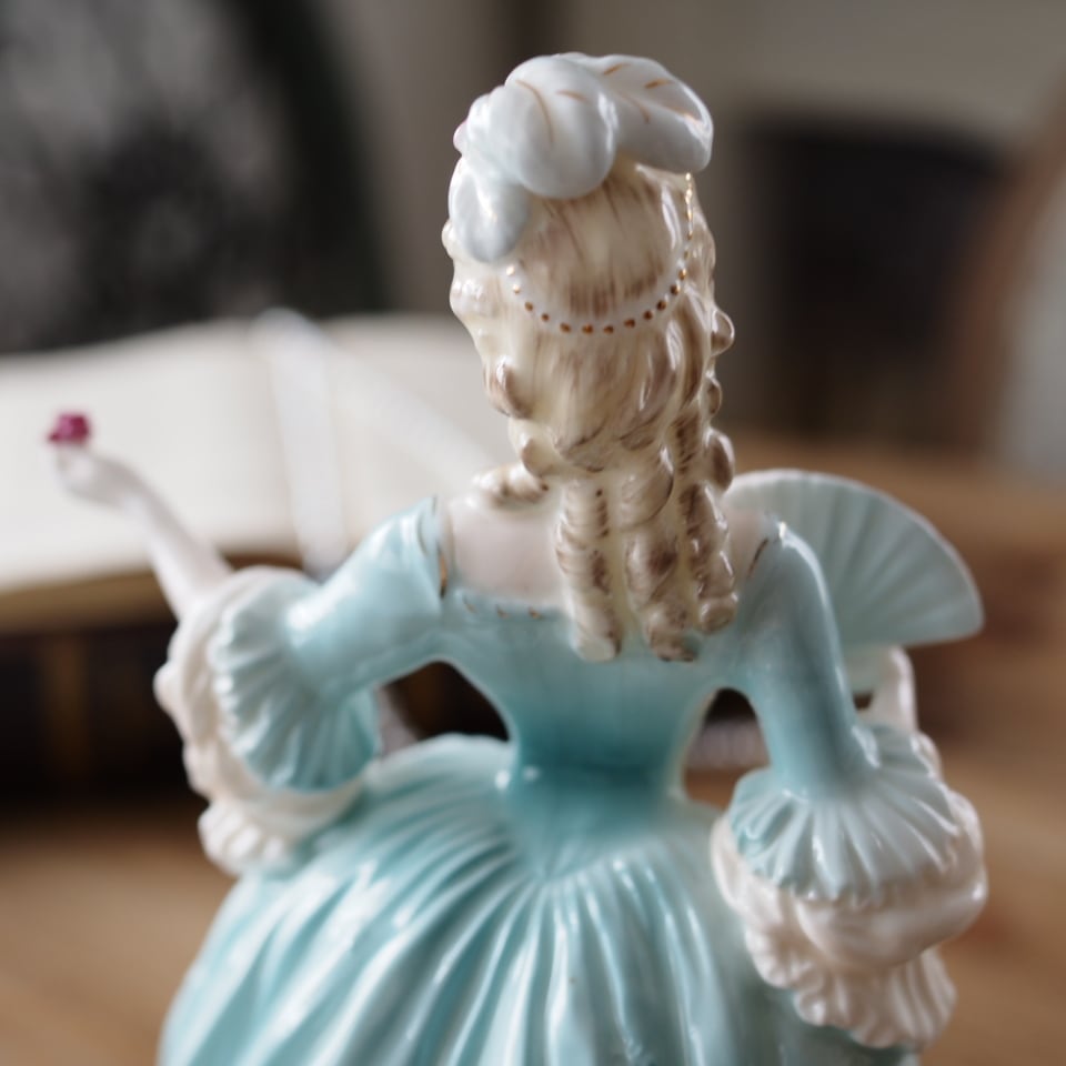 英国コールポートCoalport マリーアントワネット 限定フィギュ 英国コールポートCoalport マリーアントワネット 限定フィギュ
