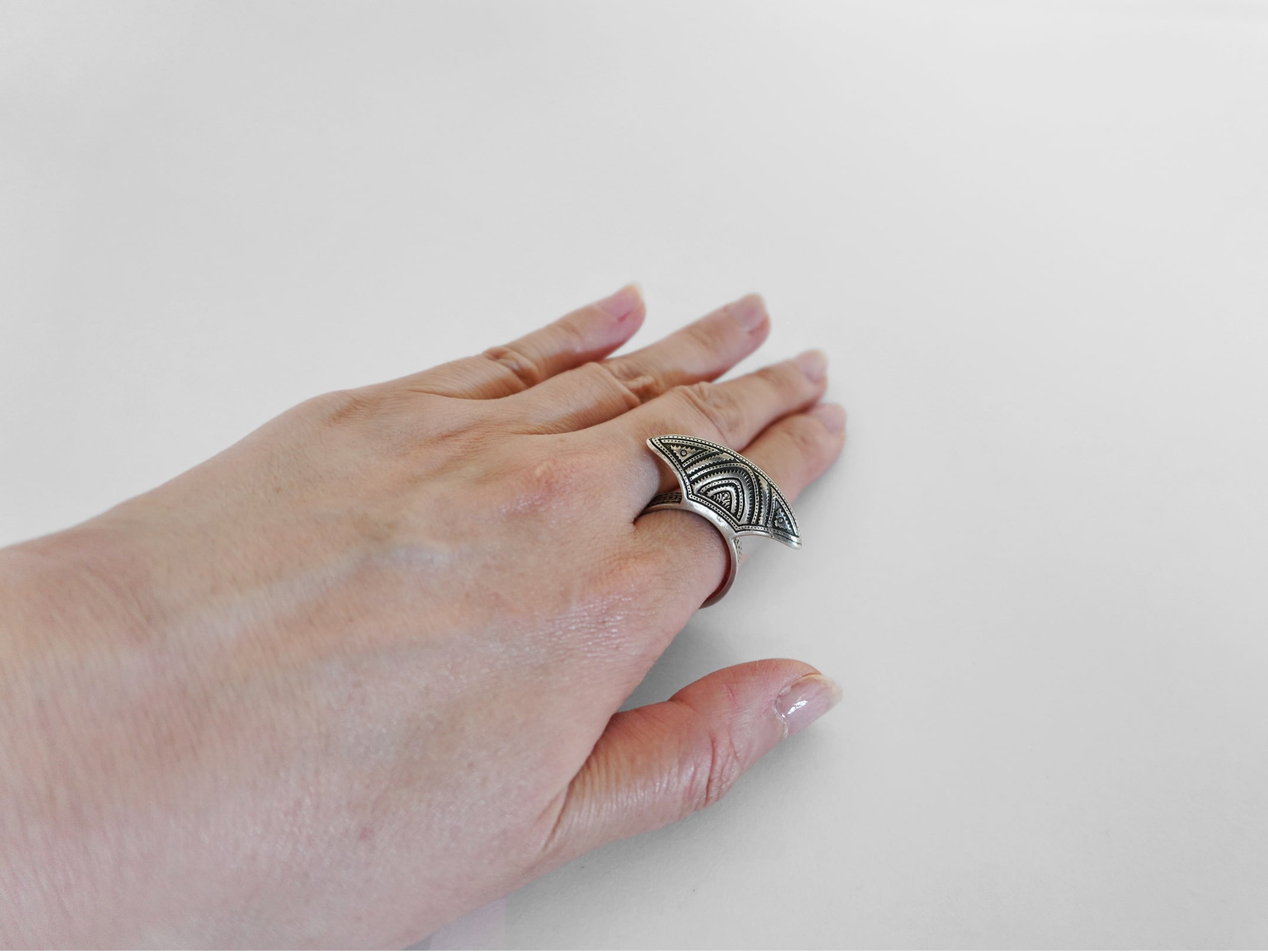 モロッコ 重層的三角模様 シルバーリング (トゥアレグ族)