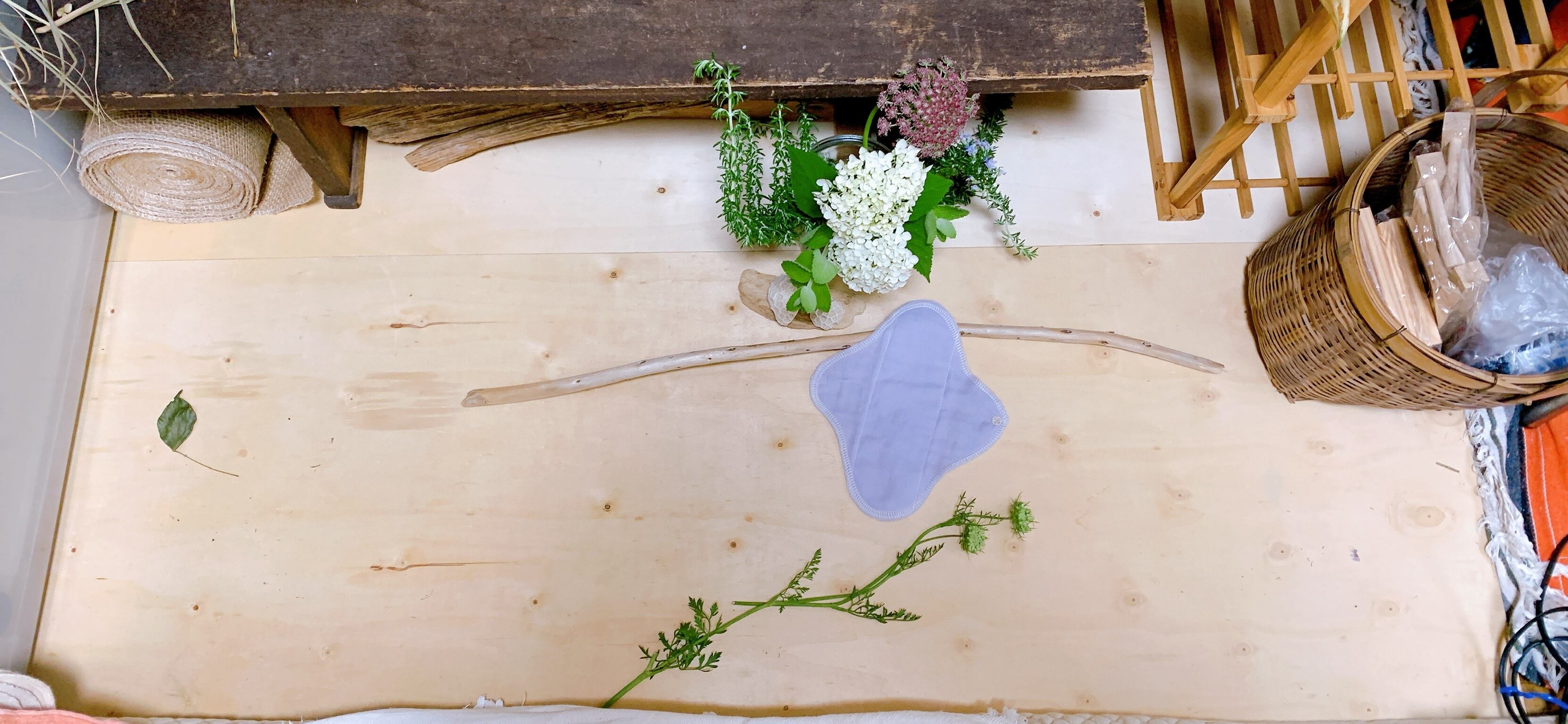 おりもの用ホルダー　ラベンダー　第7チャクラ