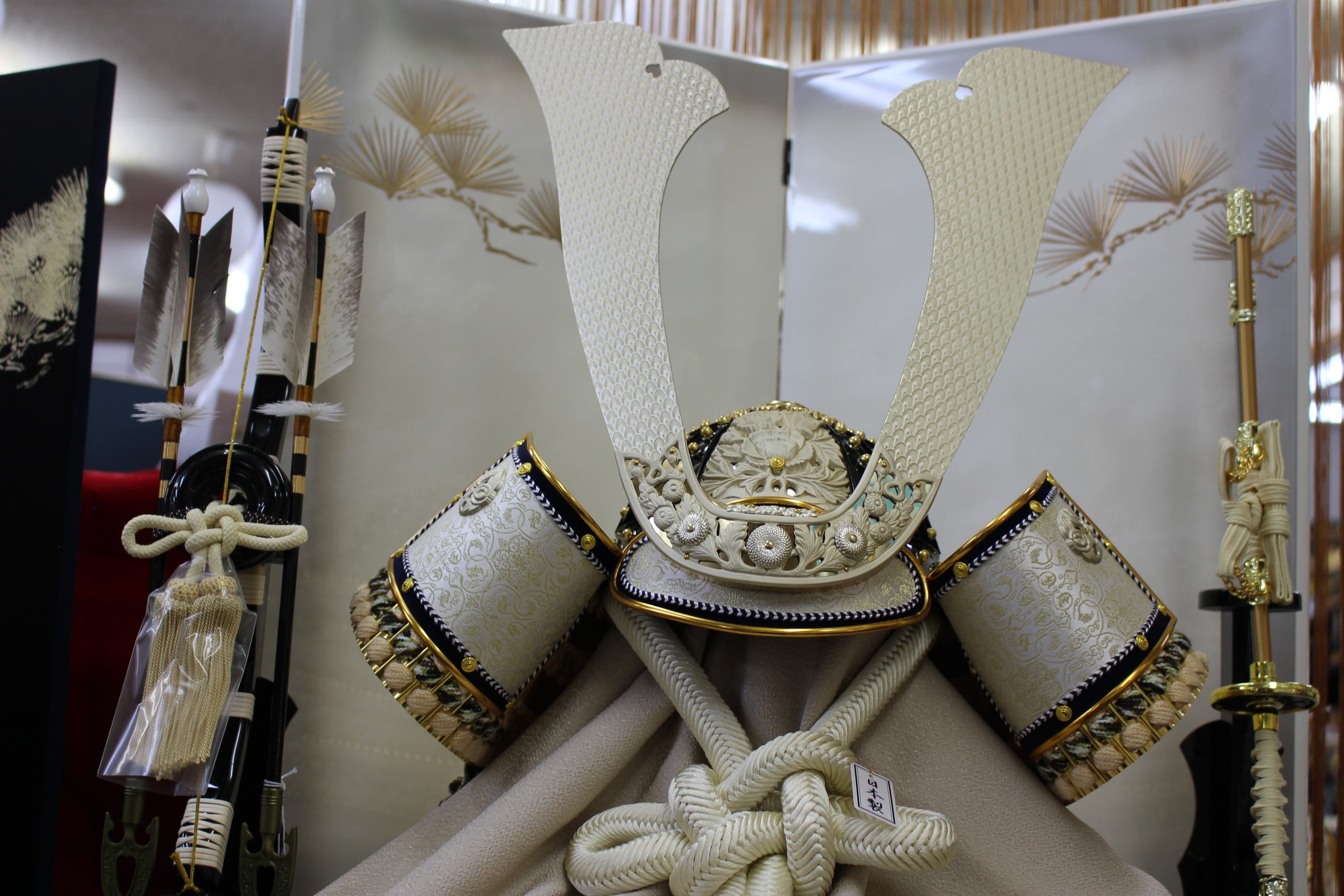 五月人形 Une e'toile/星 収納着用兜飾り 平安翠鳳作 | SHIMADA DOLL