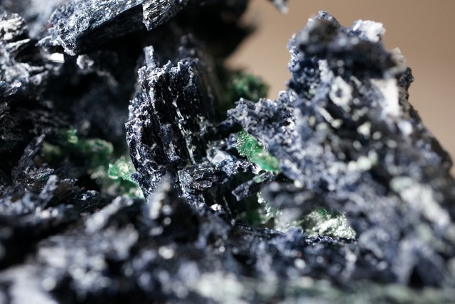 イタリア産グロコフェン/フックサイト Glaucophane/Fuchsite 945