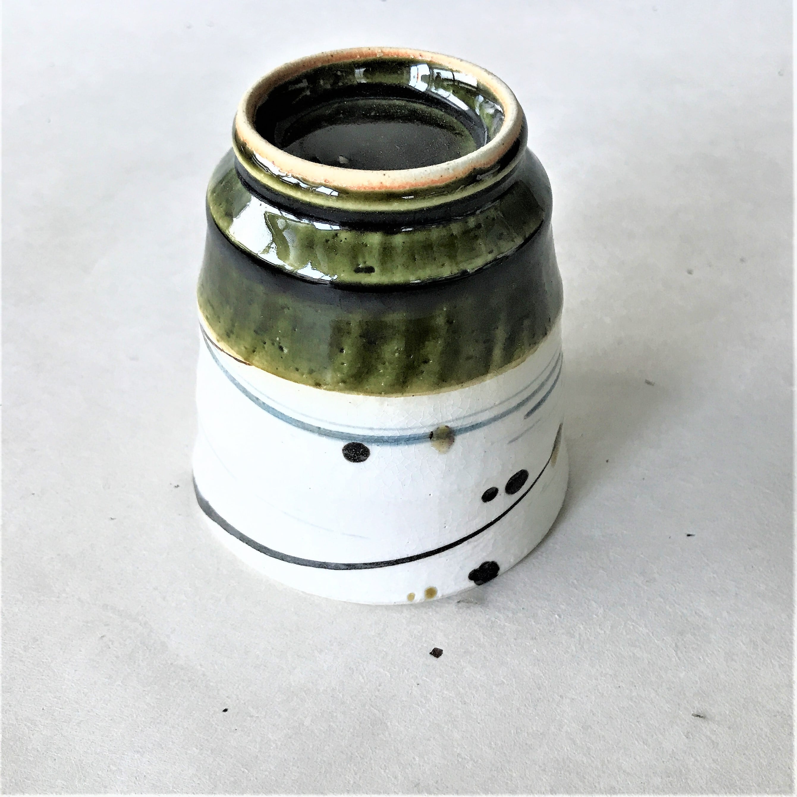 お湯呑み 織部スパイラル | 武山窯の美味しいうつわ