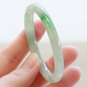 【内径 約52mm】ワインポイントの緑が特徴的！バングル A貨翡翠 jd_bg1222