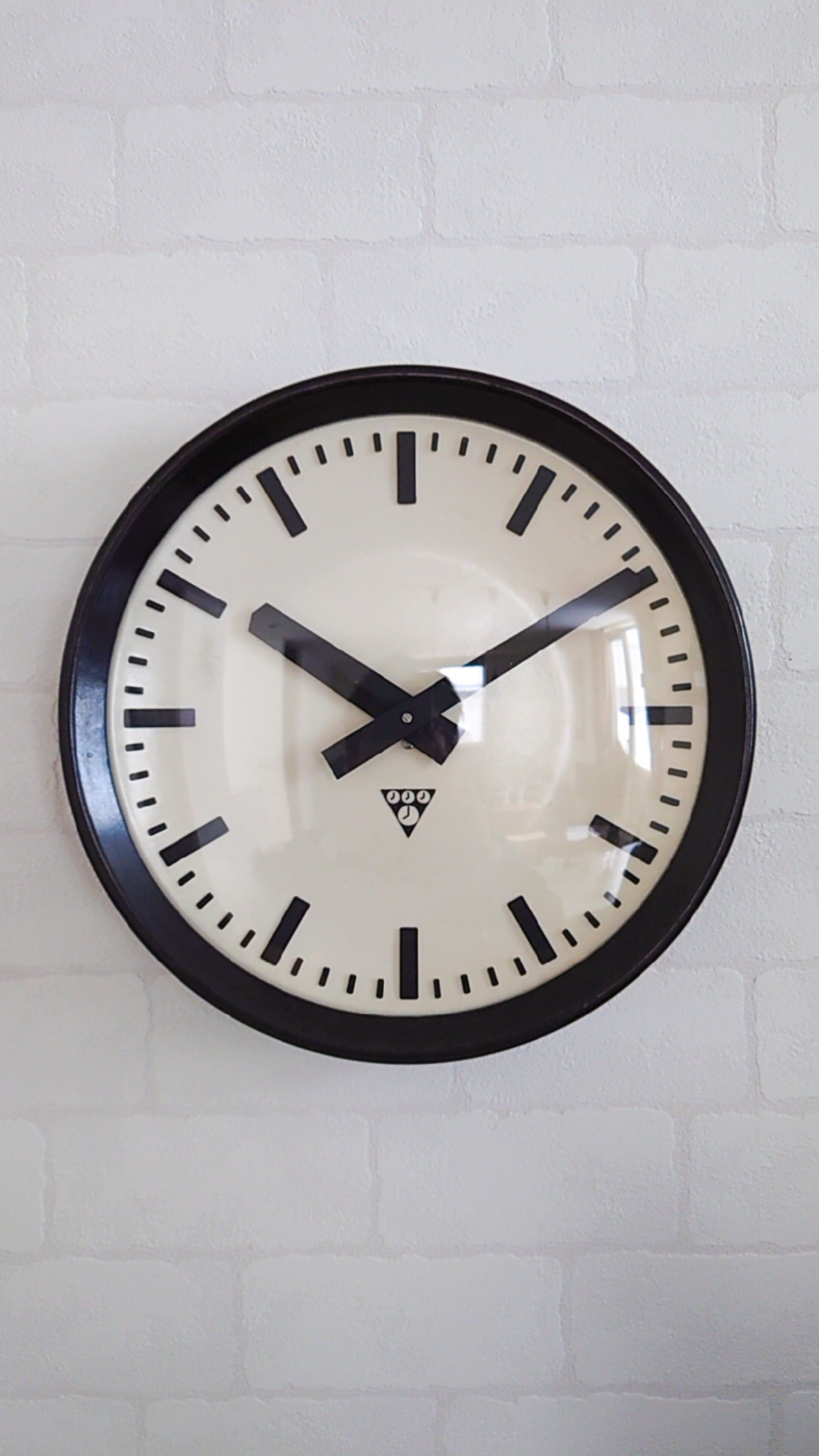 PRAGOTRON パラゴトロン 直径32cm 壁掛け時計テイストインダストリアル